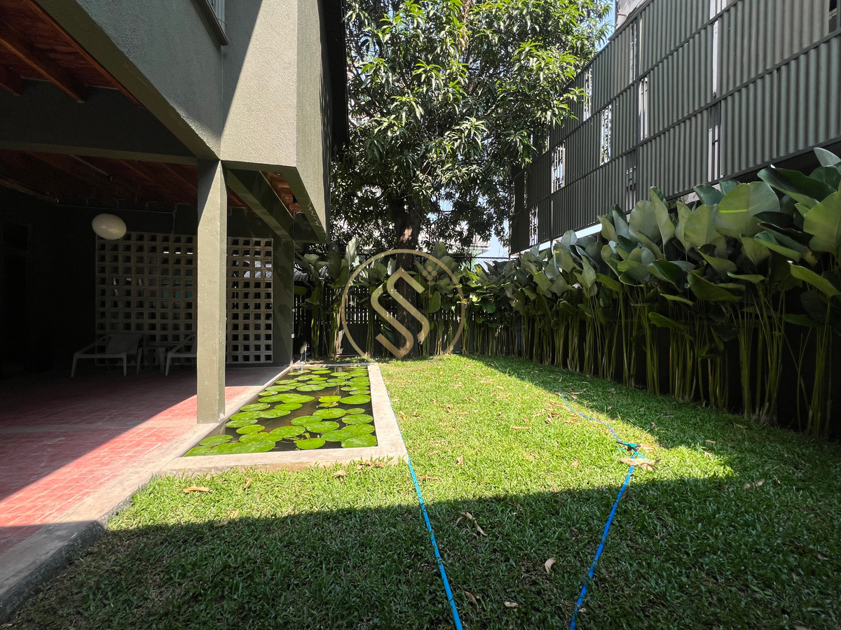 ให้เช่าบ้านสะพานควาย จตุจักร : ให้เช่าบ้านเดี่ยว 2 ชั้น ติดถนนประติพัทธ์ บ้านเดี่ยวดีไซน์สวย มีเอกลักษณ์ ตรงข้ามร้านพริกหยวก ติดถนนประดิพัทธ์ 