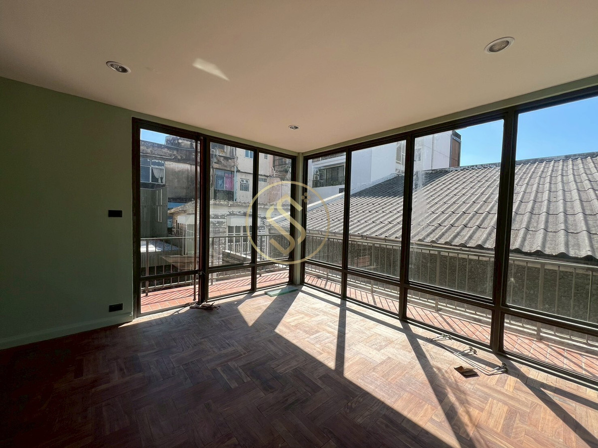 ให้เช่าบ้านสะพานควาย จตุจักร : ให้เช่าบ้านเดี่ยว 2 ชั้น ติดถนนประติพัทธ์ บ้านเดี่ยวดีไซน์สวย มีเอกลักษณ์ ตรงข้ามร้านพริกหยวก ติดถนนประดิพัทธ์ 