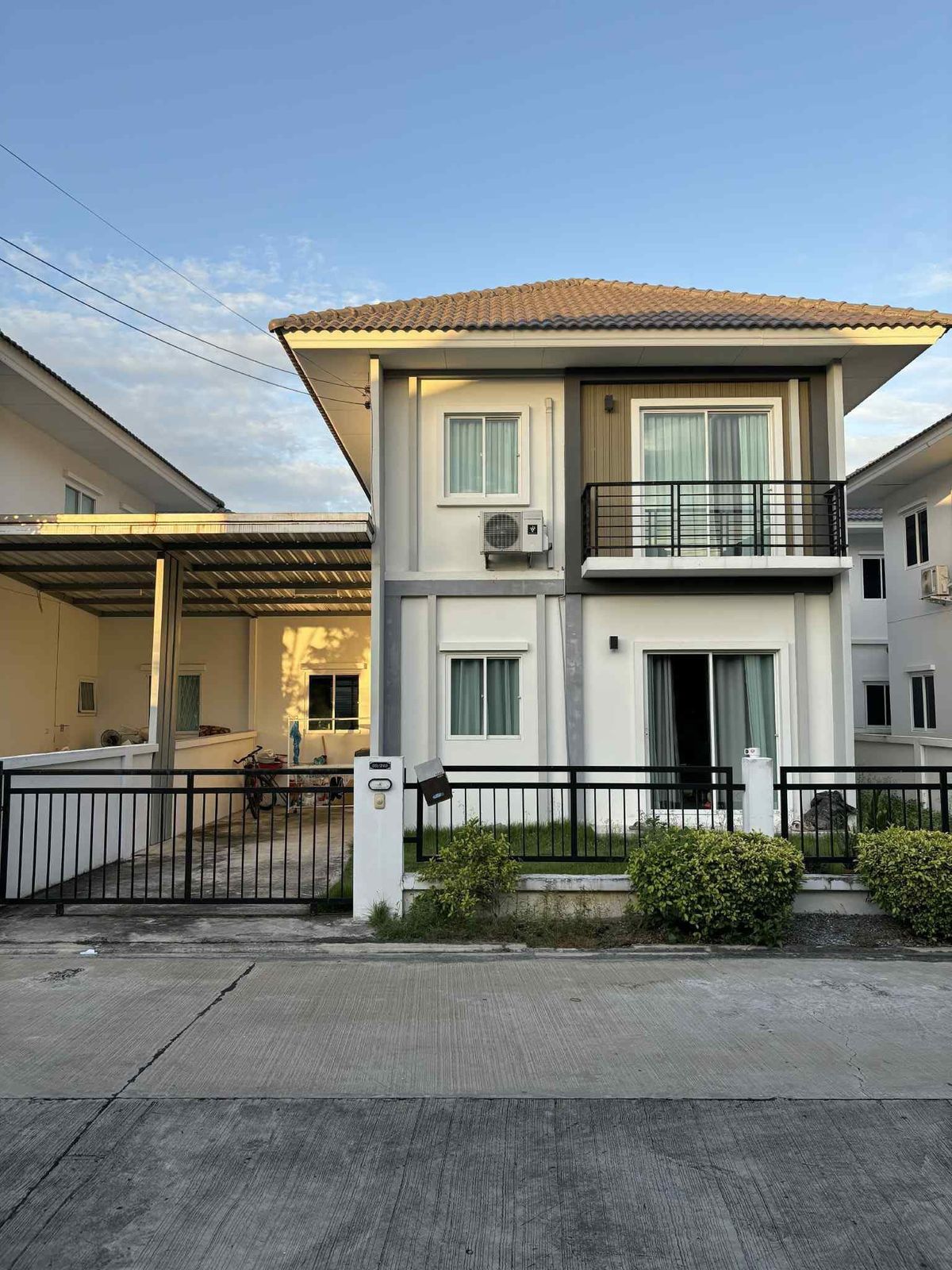 For RentHouseMahachai Samut Sakhon : Rent/Sell Twin House, Ban Lalil Town, Lan CO Corridge, Petchkasem-Phutthamonthon Sai 4