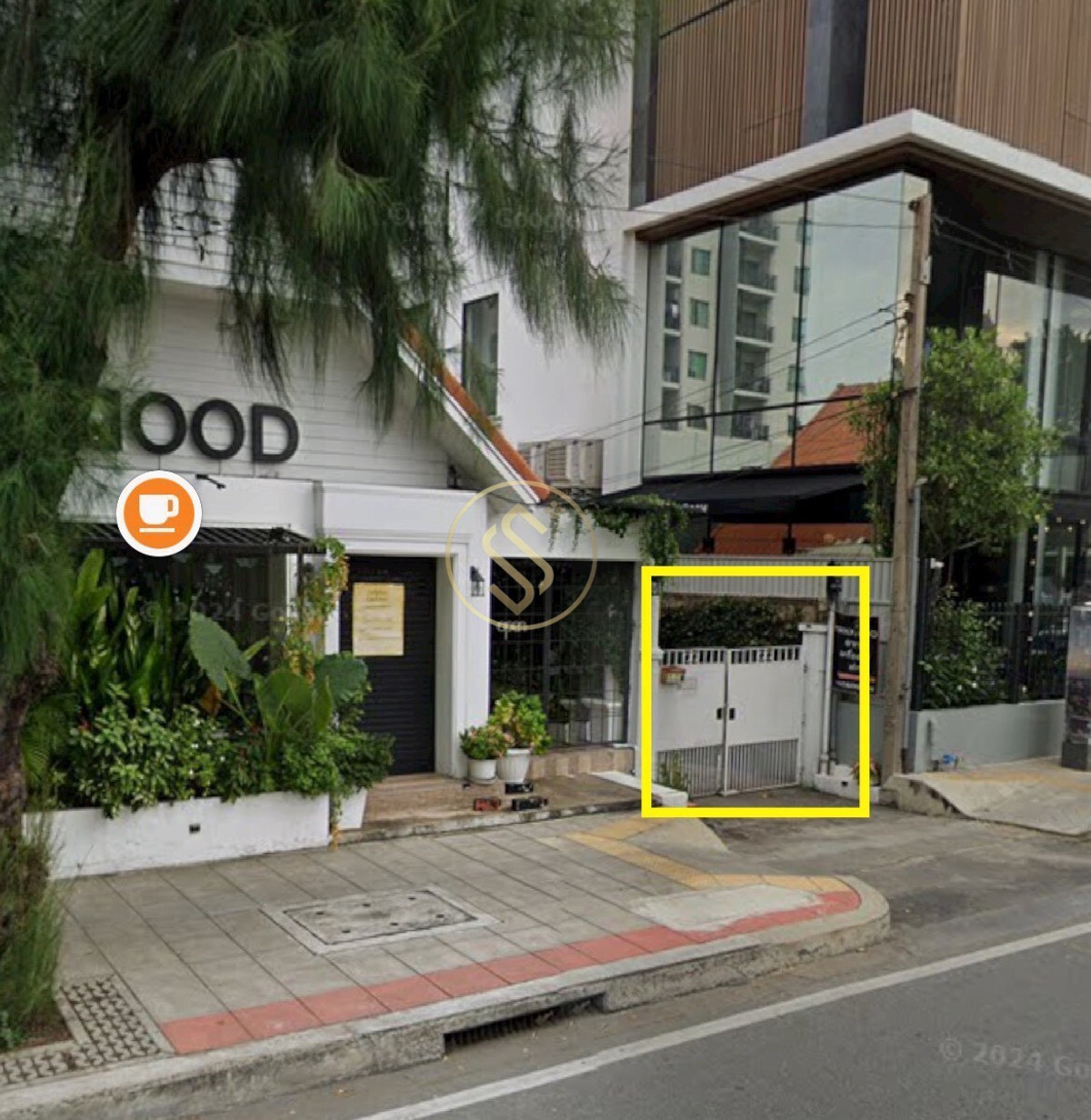 ให้เช่าบ้านสะพานควาย จตุจักร : ให้เช่าบ้านเดี่ยว 2 ชั้น ติดถนนประติพัทธ์ บ้านเดี่ยวดีไซน์สวย มีเอกลักษณ์ ตรงข้ามร้านพริกหยวก ติดถนนประดิพัทธ์ 