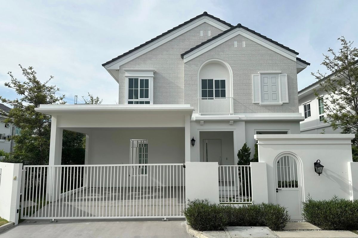 For RentHouseBangna, Bearing, Lasalle : Corner Plot Home for Rent in Bangna KM.15 Perfect for Families & Expats