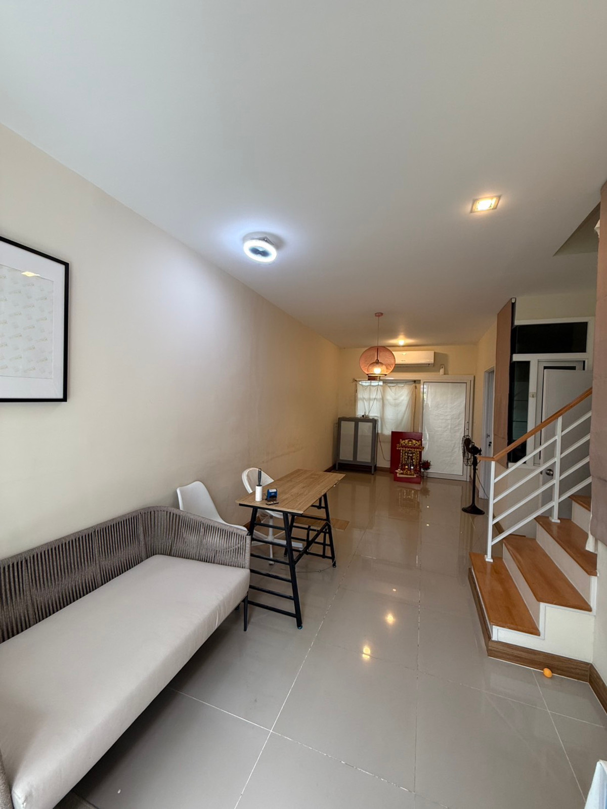 ให้เช่าทาวน์โฮมสมุทรปราการ สำโรง : ให้เช่าทาวน์โฮม 2 ชั้นหลังมุม เหมาะกับทำการค้าหรืออยู่อาศัย บ้านสวย พร้อมเฟอร์และเครื่องใช้ไฟฟ้า