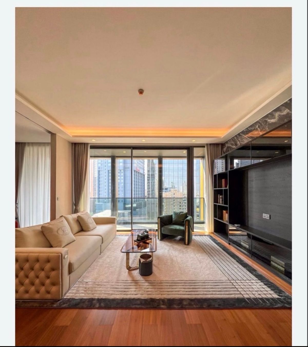 For RentCondoSukhumvit, Asoke, Thonglor : Rent Da Este, Phrom Phong, beautiful, luxurious, ready to be near BTS Phrom Phong raising animals. Interested in Atline@841QLNR