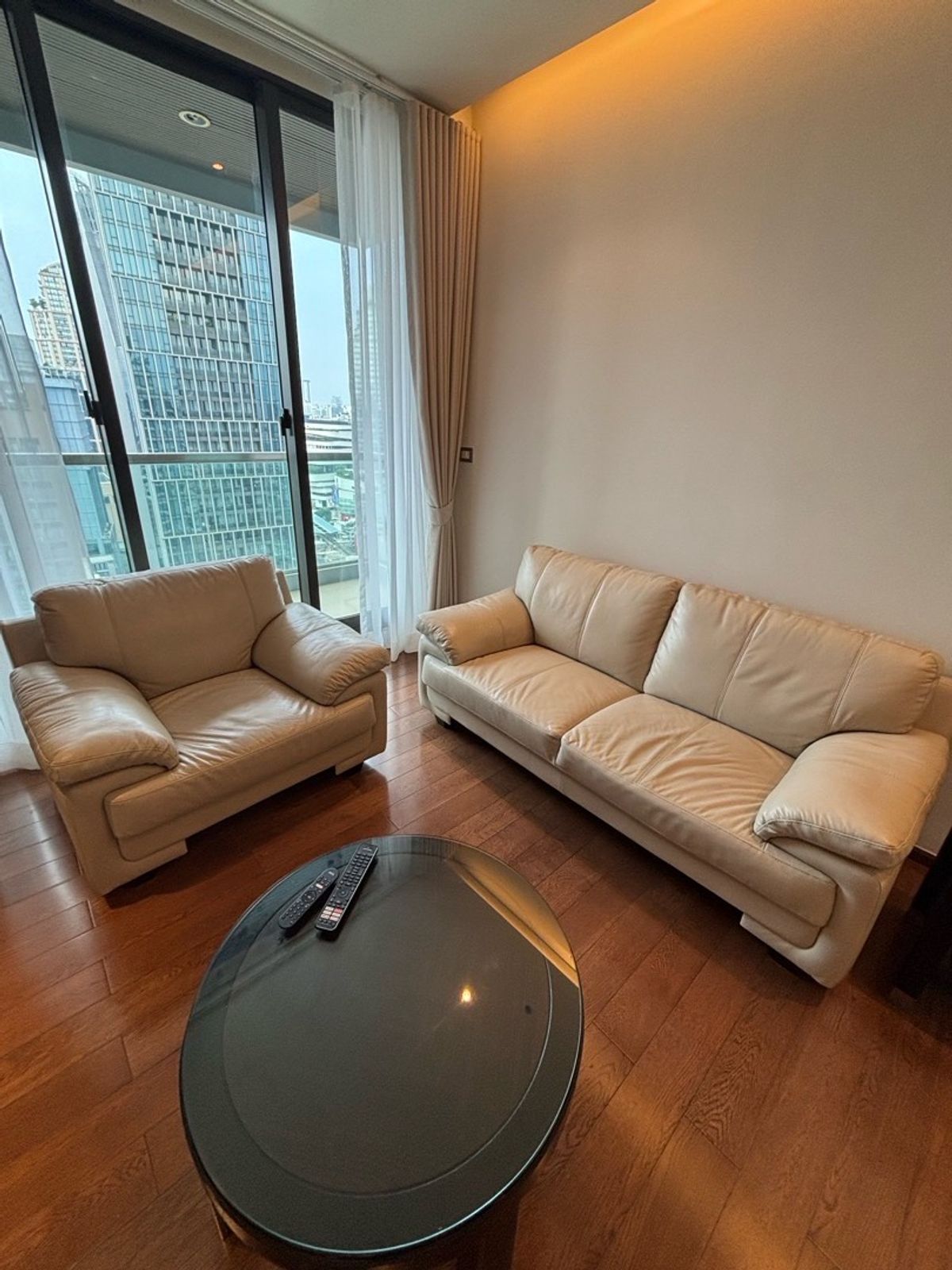 For RentCondoSukhumvit, Asoke, Thonglor : 🍎 The Address Condo Sukhumvit 28 is ready to rent / a new renovated / 2 bedrooms, 2 large bathroom , 70 sqm. Fully Furnished ,Near BTS prompong