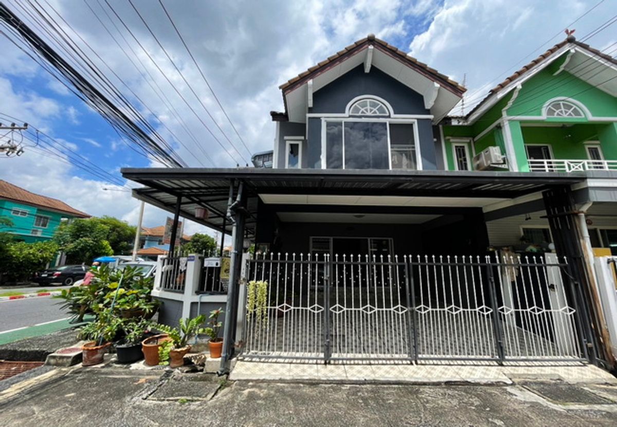 For SaleTownhomePathum Thani,Rangsit, Thammasat : Townhouse for sale Sued Sue Village, Rangsit, Khlong 3, Thanyaburi, Pathum Thani, area 26 sq.w. 2 floors, 3 bedrooms, 2 bathrooms, negotiable prices