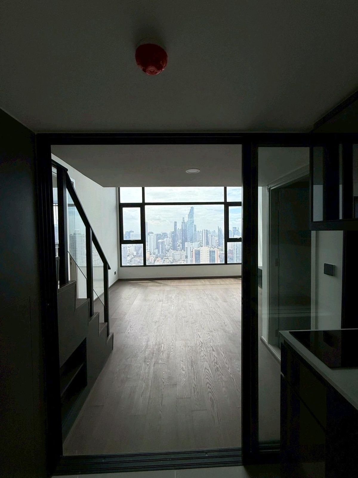 For SaleCondoSiam Paragon ,Chulalongkorn,Samyan : Park Origin Chula Samyan【𝐒𝐄𝐋𝐋】🔥Cozy and warm, using wood tones and soft lighting to create a relaxing atmosphere🔥  Contact Line ID: @hacondo