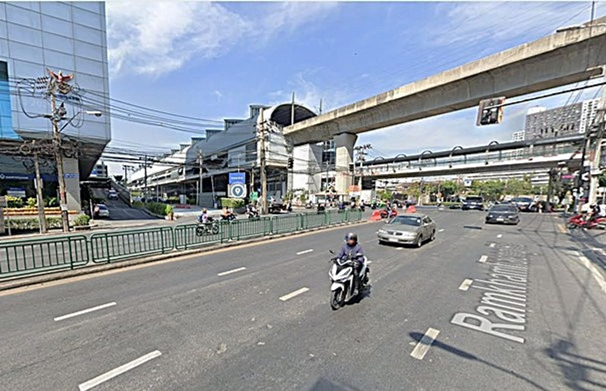 For RentShop HouseRama9, Petchburi, RCA : Commercial building, 5 units, walking distance to Airport Link ** NO CO-AGENT ** 