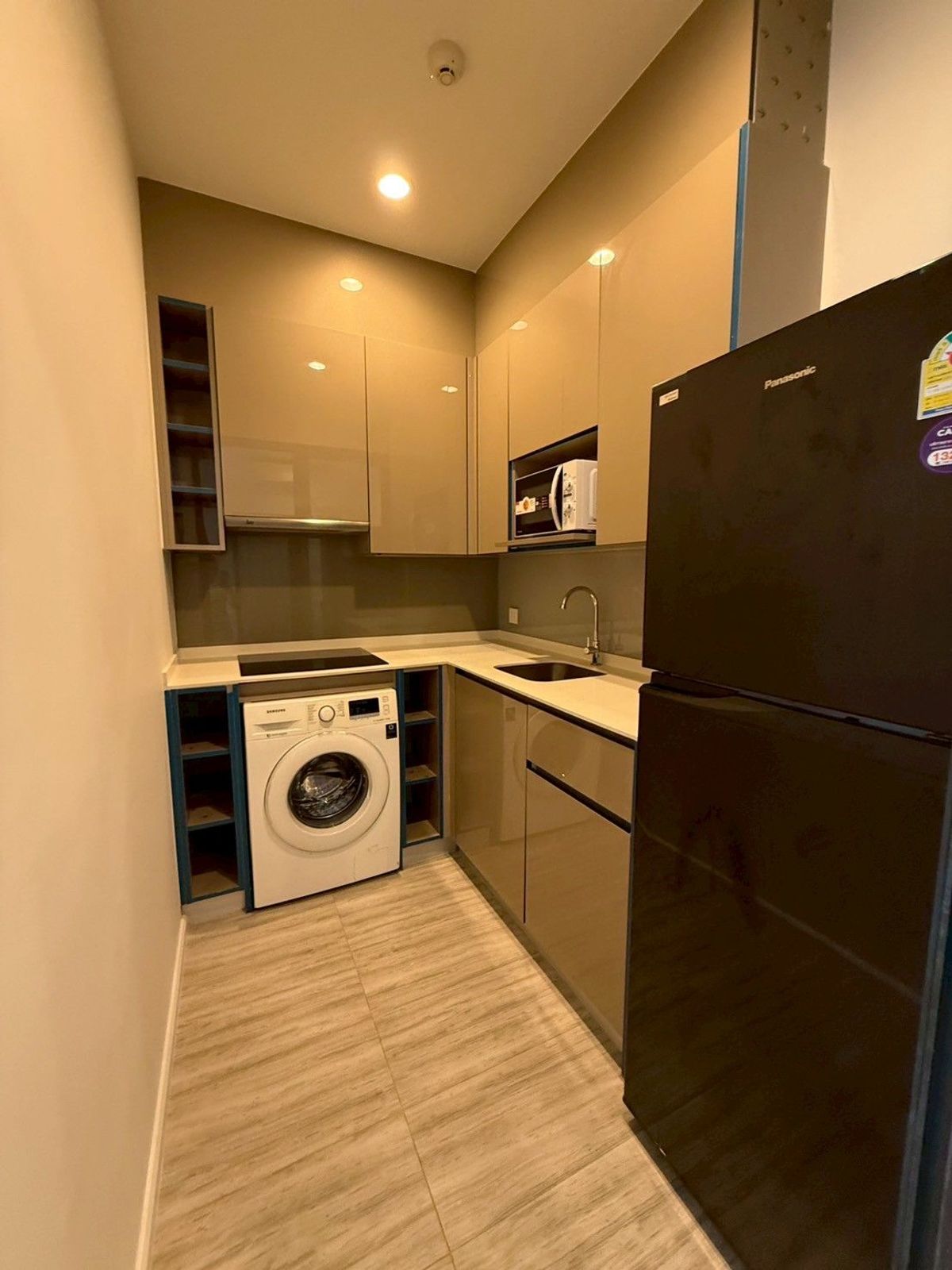 For RentCondoOnnut, Udomsuk : For RENT: WHIZDOM Essence Condominium (BTS PUNNAWITHI) (RT-01)