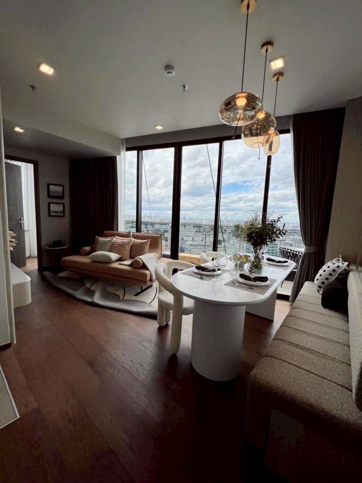 For RentCondoAri,Anusaowaree : For Rent: Luxury Condo at Ideo Q Victory Brand-new room, directly connected to BTS Victory Monument, with a stunning panoramic view of Victory Monument and an extra-wide balcony.