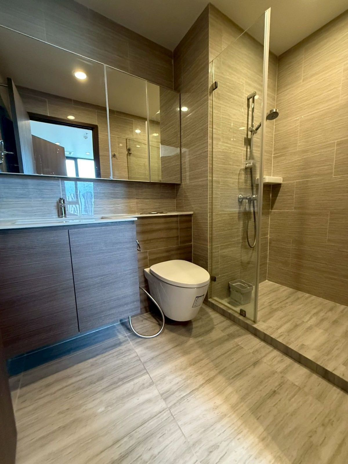 For RentCondoOnnut, Udomsuk : For RENT: WHIZDOM Essence Condominium (BTS PUNNAWITHI) (RT-01)