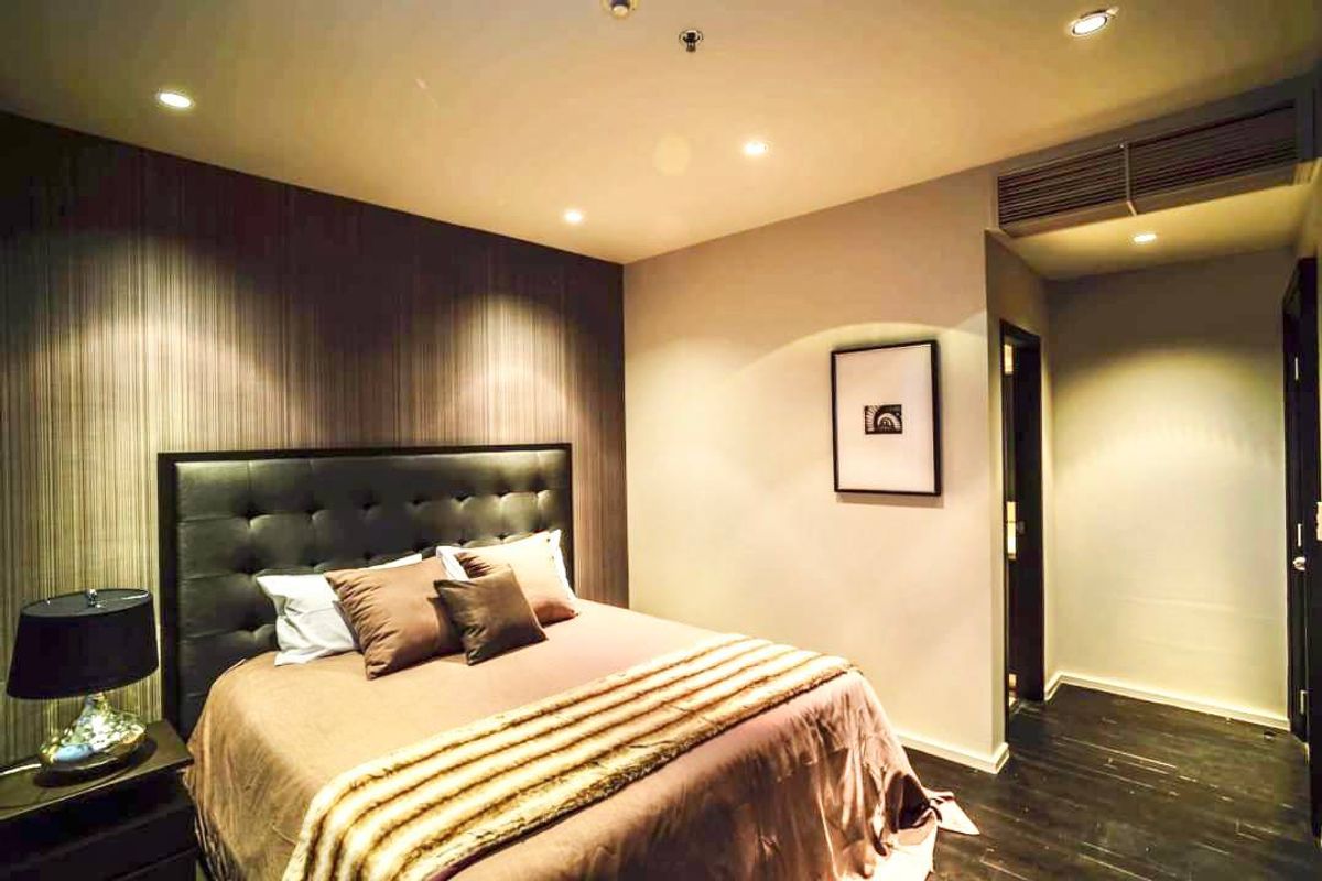 CondoSukhumvit, Asoke, Thonglor : • 𝐄𝐦𝐩𝐥𝐨𝐫𝐢𝐨 𝐏𝐥𝐚𝐜𝐞 • 𝟑 𝐁𝐞𝐝 𝟑 𝐁𝐚𝐭𝐡 • 𝟏𝟔𝟏 𝐒𝐪𝐦. • 𝐅𝐮𝐥𝐥𝐲-𝐅𝐮𝐫𝐧𝐢𝐬𝐡𝐞𝐝 •   𝐋𝐢𝐧𝐞 𝐈𝐃 : 𝐕𝐚𝐬𝐬𝐢𝐥𝐲