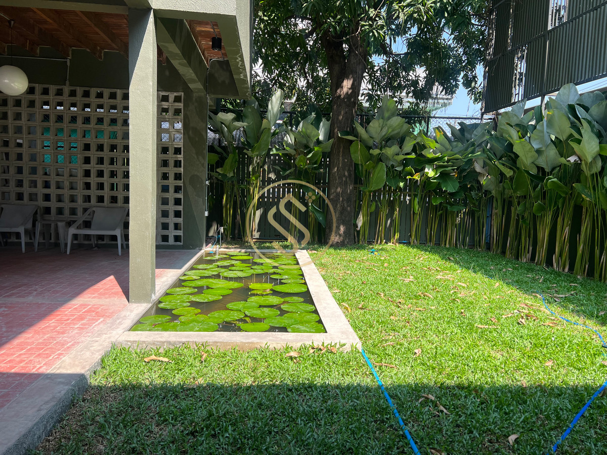 ให้เช่าบ้านสะพานควาย จตุจักร : ให้เช่าบ้านเดี่ยว 2 ชั้น ติดถนนประติพัทธ์ บ้านเดี่ยวดีไซน์สวย มีเอกลักษณ์ ตรงข้ามร้านพริกหยวก ติดถนนประดิพัทธ์ 