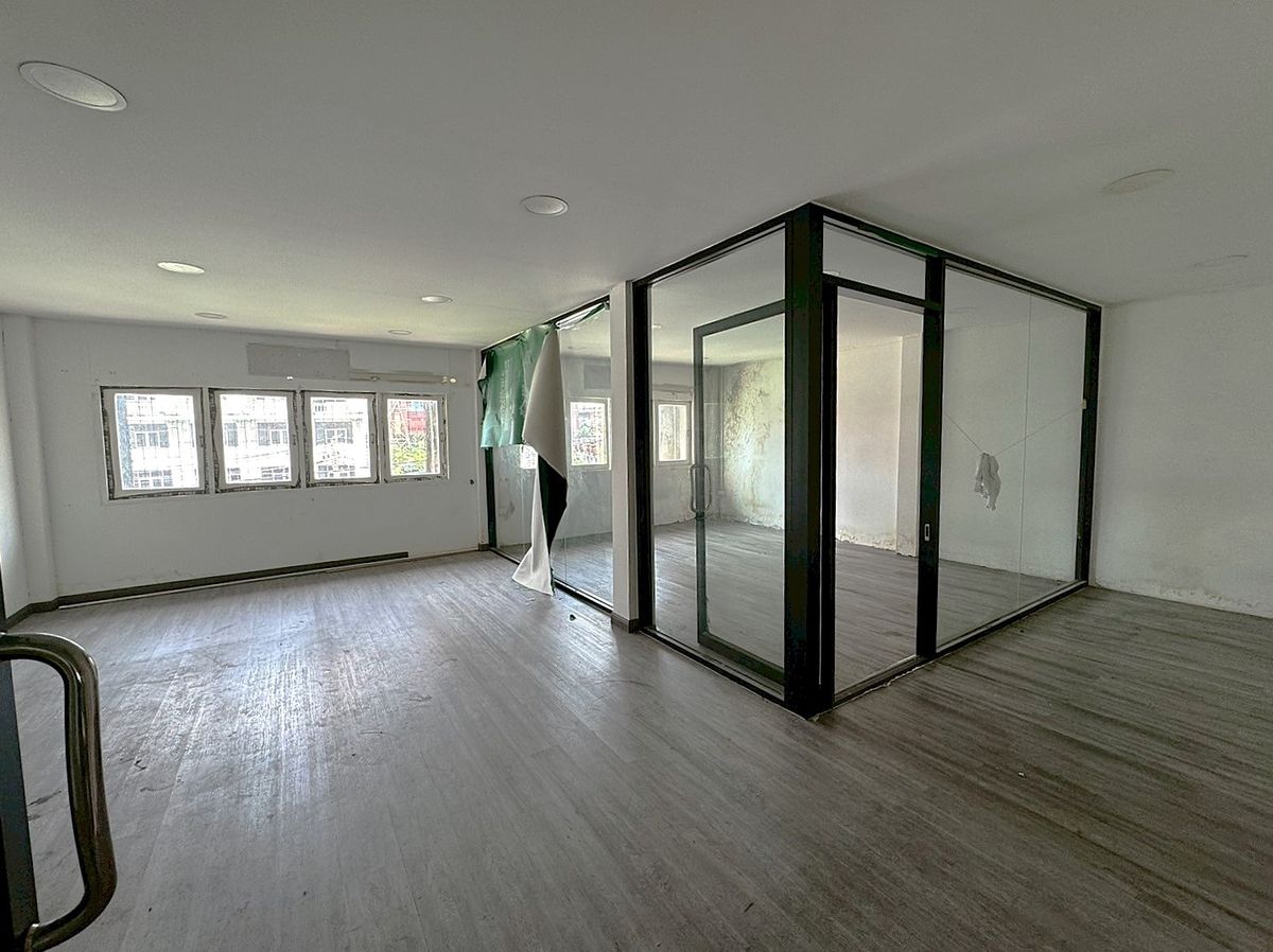 For RentShop HouseRama9, Petchburi, RCA : Commercial building, 5 units, walking distance to Airport Link ** NO CO-AGENT ** 