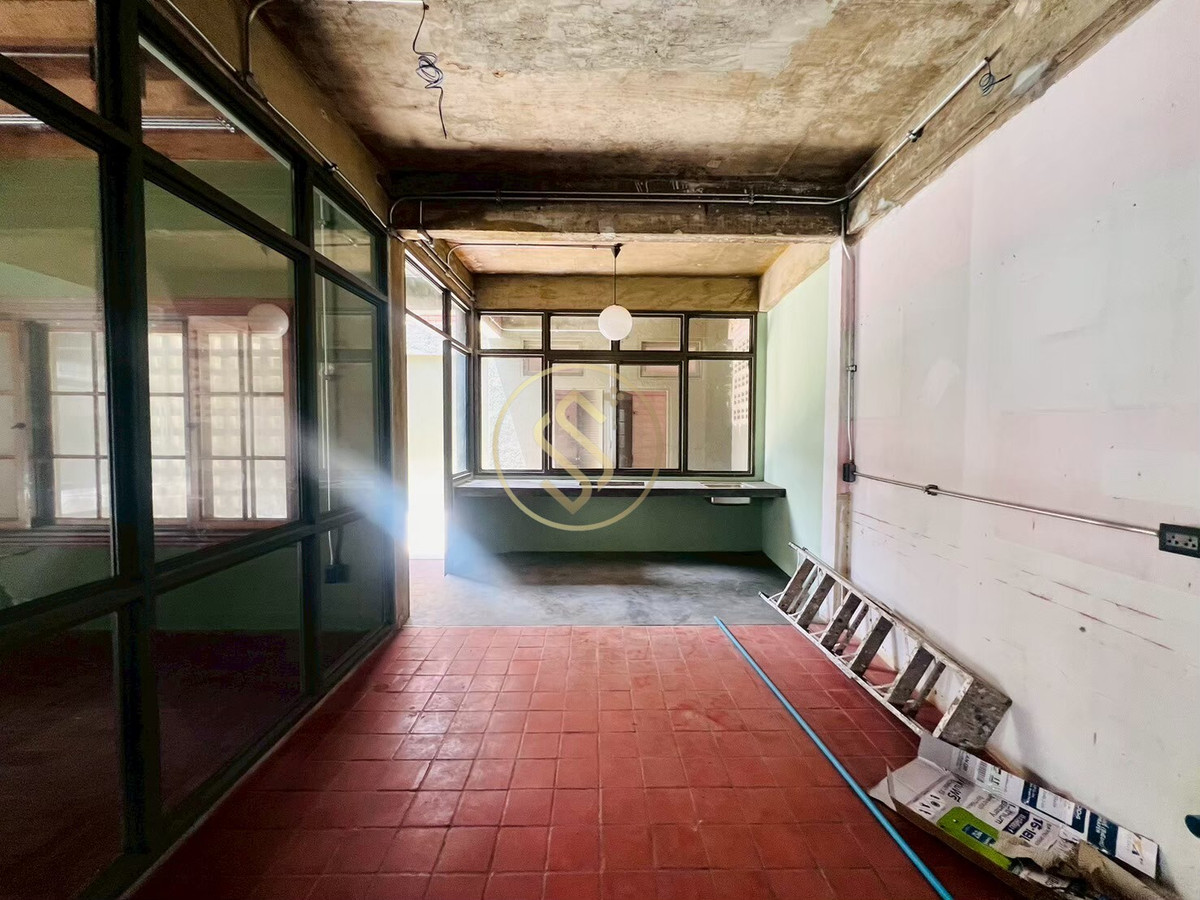 ให้เช่าบ้านสะพานควาย จตุจักร : ให้เช่าบ้านเดี่ยว 2 ชั้น ติดถนนประติพัทธ์ บ้านเดี่ยวดีไซน์สวย มีเอกลักษณ์ ตรงข้ามร้านพริกหยวก ติดถนนประดิพัทธ์ 