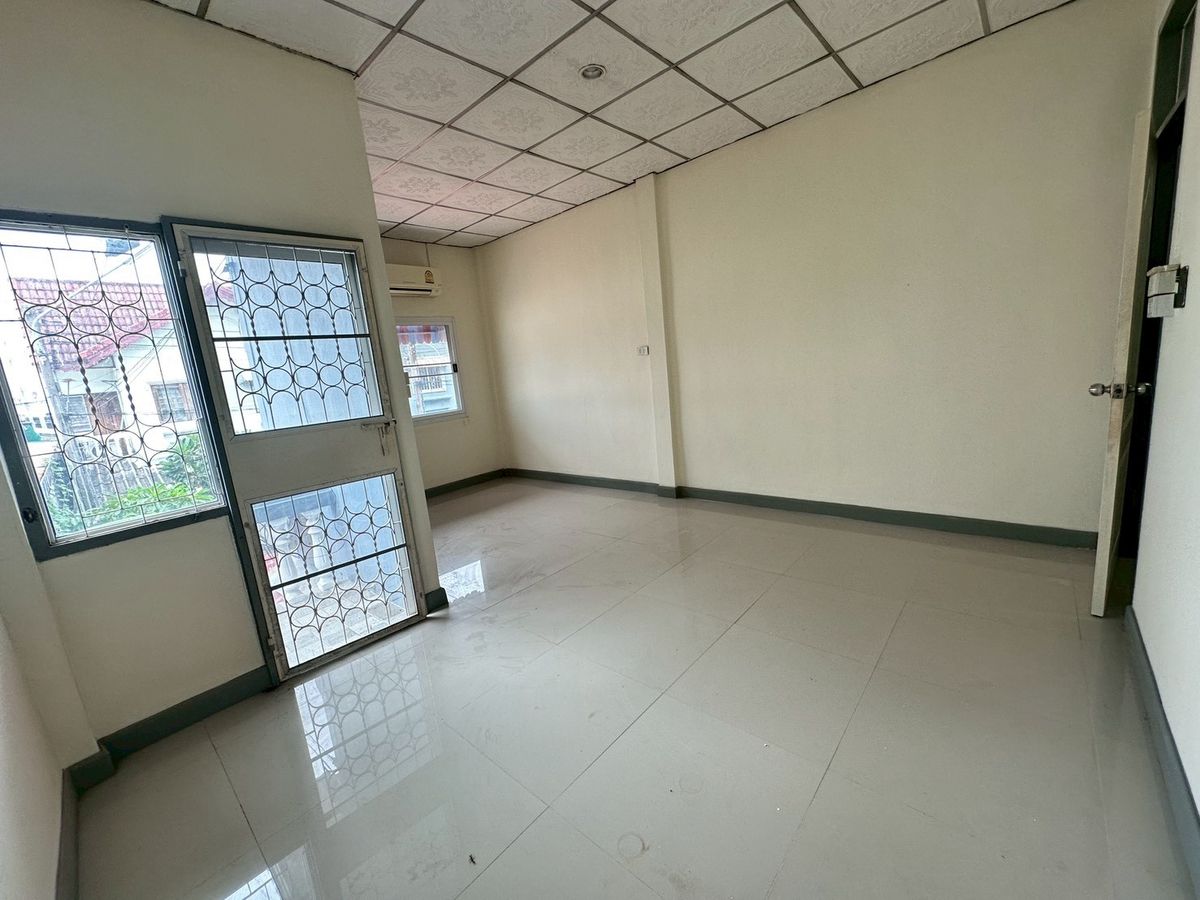 ขายทาวน์โฮมปทุมธานี รังสิต ธรรมศาสตร์ : 🔥 ขายด่วน🔥 TownHouse🔥 ใกล้ตลาดAC ลำลูกกาคลองสี่ 2นอน2น้ำ  16ตรว. เพียง 1.5 MB เท่านั้น