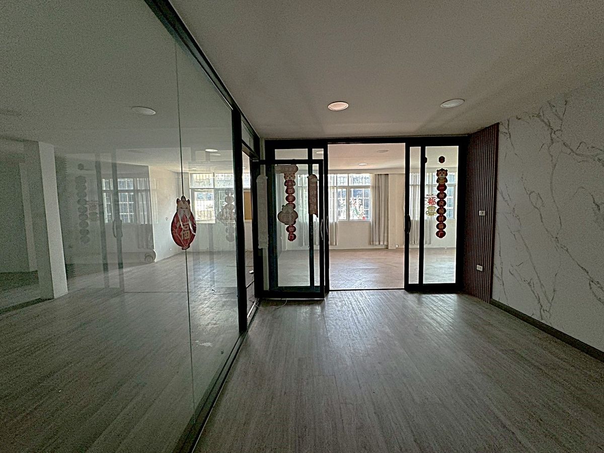 For RentShop HouseRama9, Petchburi, RCA : Commercial building, 5 units, walking distance to Airport Link ** NO CO-AGENT ** 