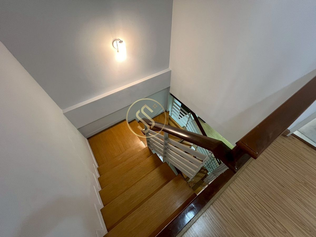 ขายทาวน์โฮมพัฒนาการ ศรีนครินทร์ : ขายด่วนบ้านทาวน์โฮม บ้านกลางเมือง เดอะ รอยัลโมนาโค ศรีนครินทร์ 24  ทาวน์โฮม 3 ชั้น ขนาด 20 ตารางวา พื้นที่ใช้สอย 175 ตรม.