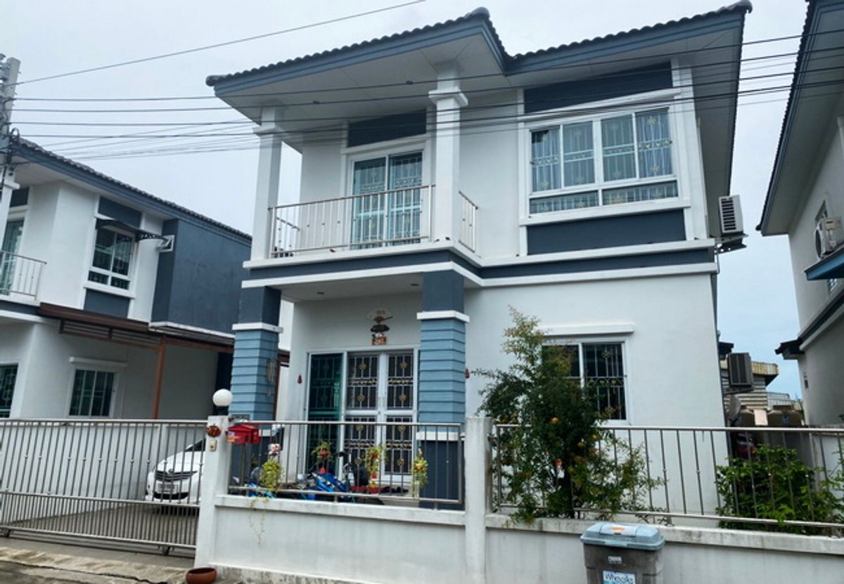 ขายบางแค เพชรเกษม : ขายบ้านแฝด หมู่บ้านพรหมศิริ เพชรเกษม 77 หนองแขม กรุงเทพมหานคร เนื้อที่ 33.6 ตร.ว. 2 ชั้น 3 นอน 3 น้ำ ราคาต่อรองได้