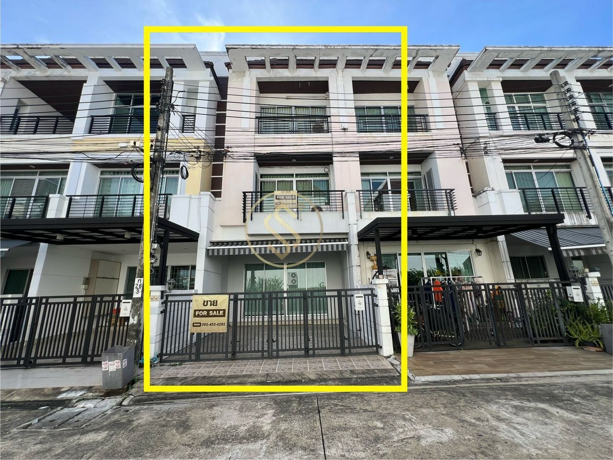 For SaleHousePattanakan, Srinakarin : Urgent sale Ban Klang Mueang The Royal Monaco Srinakarin 24 Townhome 3, 20 square wah, usable area 175 sqm.