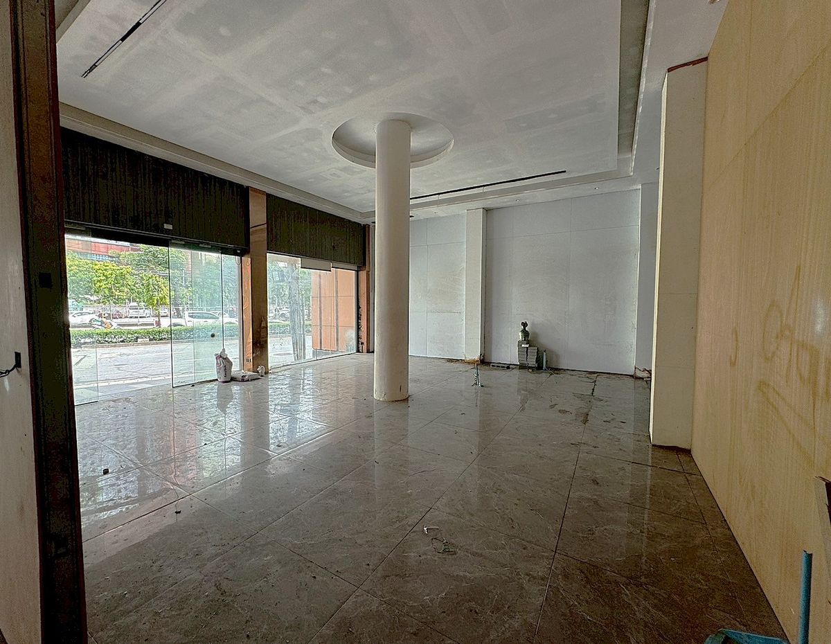 For RentShop HouseRama9, Petchburi, RCA : Commercial building, 5 units, walking distance to Airport Link ** NO CO-AGENT ** 