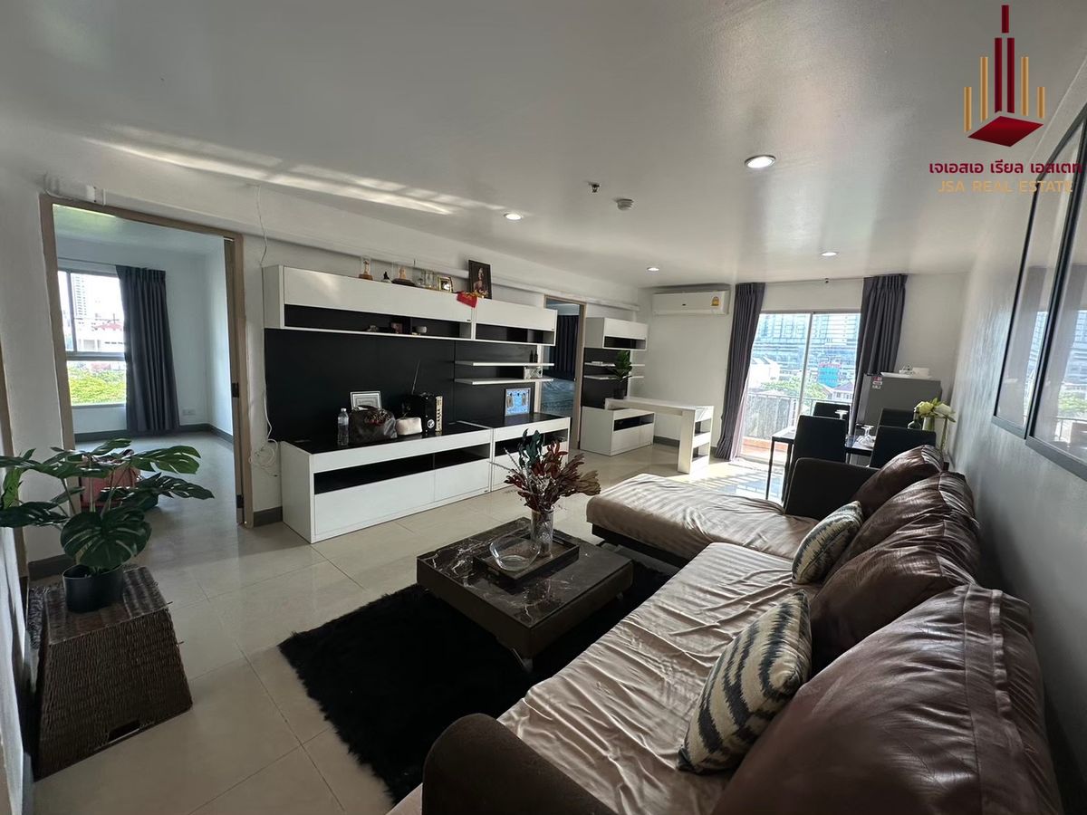 For SaleCondoRatchadapisek, Huaikwang, Suttisan : ✨ For Sale: Regent Home 5 Ratchada 19 Condo ✨ 💰 ONLY 3,240,000 THB