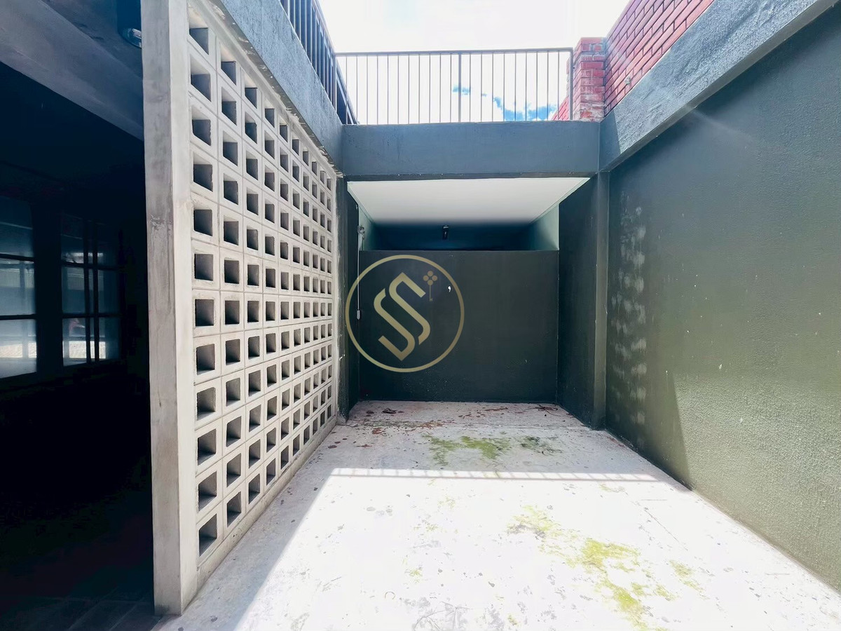 ให้เช่าบ้านสะพานควาย จตุจักร : ให้เช่าบ้านเดี่ยว 2 ชั้น ติดถนนประติพัทธ์ บ้านเดี่ยวดีไซน์สวย มีเอกลักษณ์ ตรงข้ามร้านพริกหยวก ติดถนนประดิพัทธ์ 