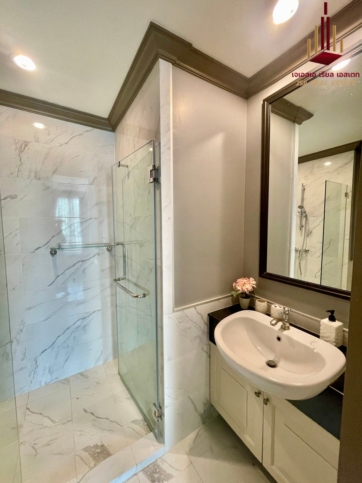 For RentCondoSiam Paragon ,Chulalongkorn,Samyan : ✨ For Rent: The Reserve Kasemsan 3 Condo ✨ 💰 ONLY 25,000 THB/Month