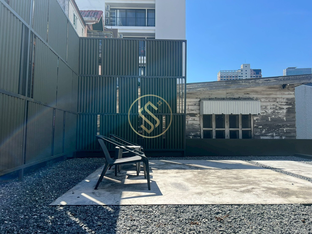 ให้เช่าบ้านสะพานควาย จตุจักร : ให้เช่าบ้านเดี่ยว 2 ชั้น ติดถนนประติพัทธ์ บ้านเดี่ยวดีไซน์สวย มีเอกลักษณ์ ตรงข้ามร้านพริกหยวก ติดถนนประดิพัทธ์ 