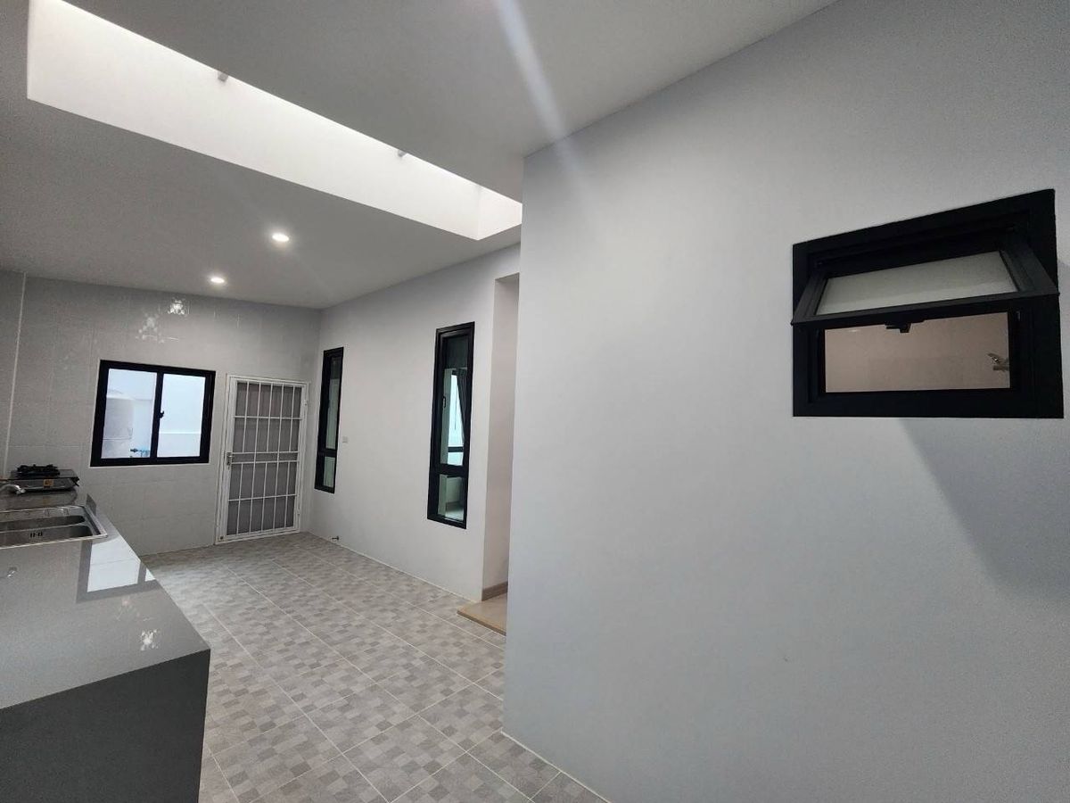 For RentHome OfficePattanakan, Srinakarin : Home Office for Rental Development, Prawet District (outside of the project is private), 2 parking spaces, company registration Rent a Back Office office, find something to eat, convenient to live, easy to live