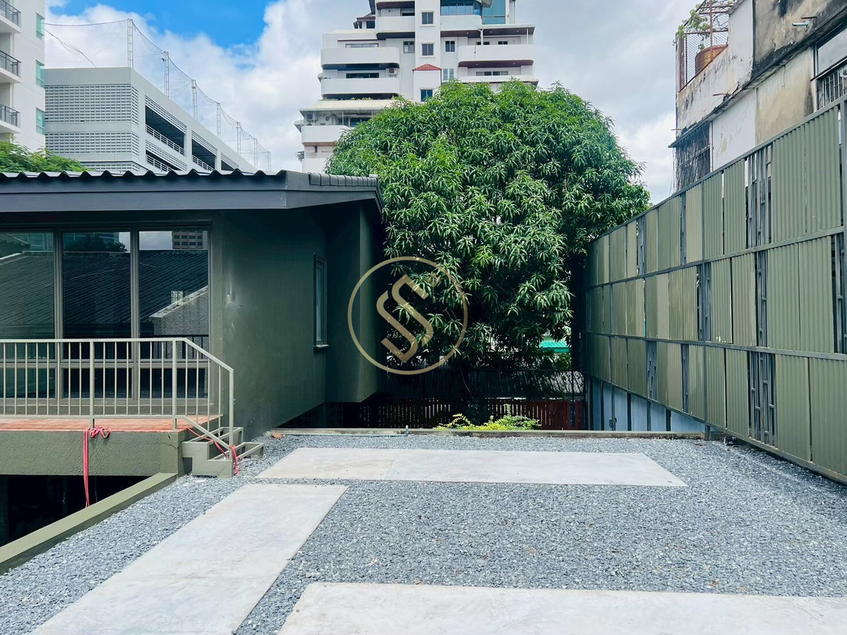 ให้เช่าบ้านสะพานควาย จตุจักร : ให้เช่าบ้านเดี่ยว 2 ชั้น ติดถนนประติพัทธ์ บ้านเดี่ยวดีไซน์สวย มีเอกลักษณ์ ตรงข้ามร้านพริกหยวก ติดถนนประดิพัทธ์ 