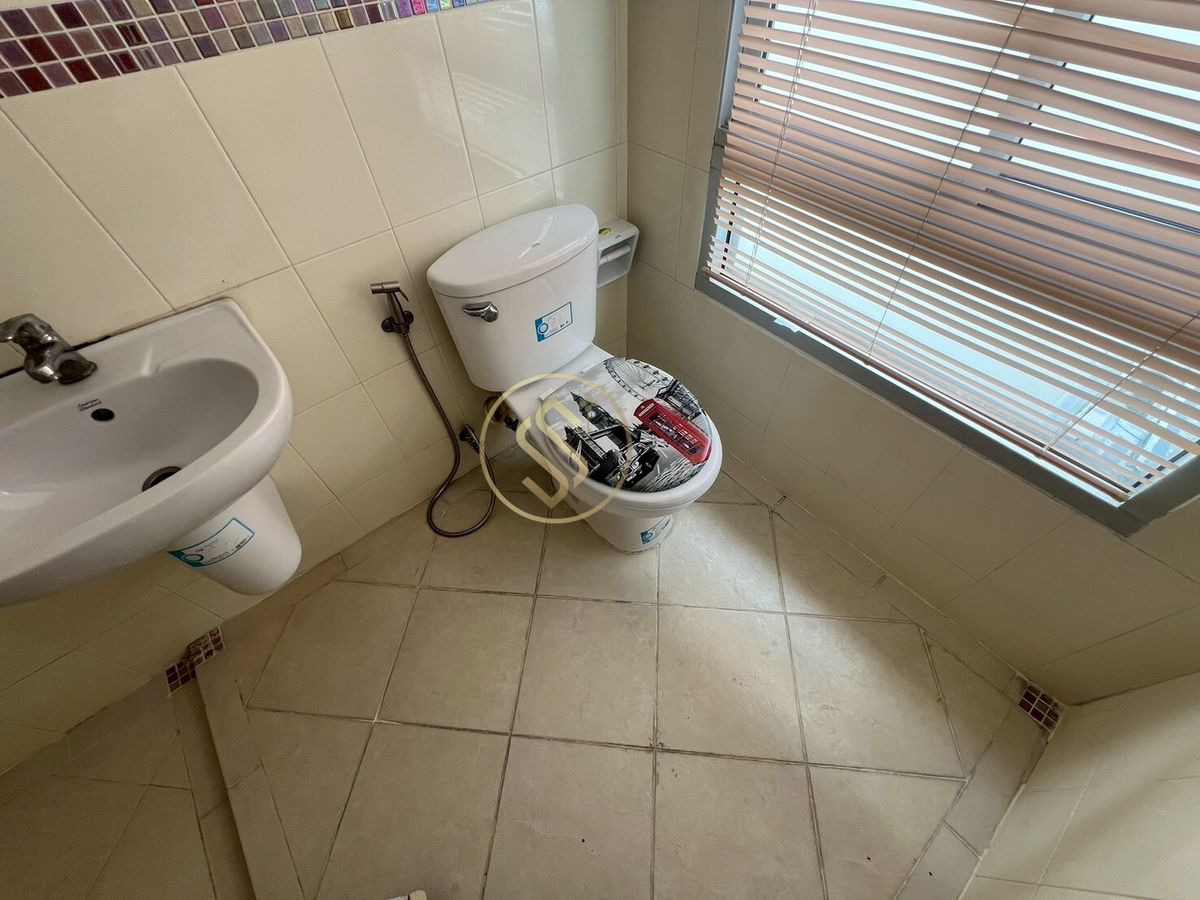 ขายทาวน์โฮมพัฒนาการ ศรีนครินทร์ : ขายด่วนบ้านทาวน์โฮม บ้านกลางเมือง เดอะ รอยัลโมนาโค ศรีนครินทร์ 24  ทาวน์โฮม 3 ชั้น ขนาด 20 ตารางวา พื้นที่ใช้สอย 175 ตรม.