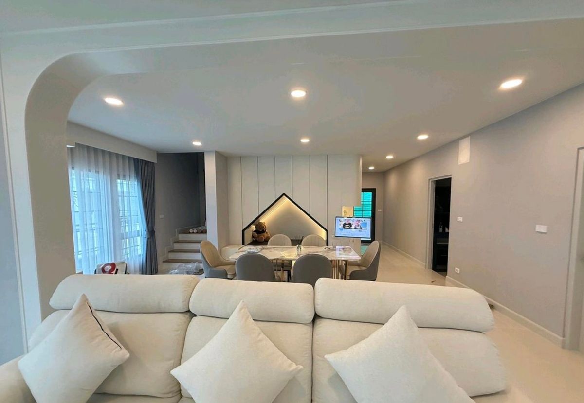 ให้เช่าบ้านบางนา แบริ่ง ลาซาล : เช่าบ้านเดี่ยว 2 ชั้น ม. เซนโทร บางนา สวย หรูหรา เฟอร์ครบ ใกล้ ศูนย์การค้าเมกา บางนา สนใจแอตไลน์ครับ@841qqlnr