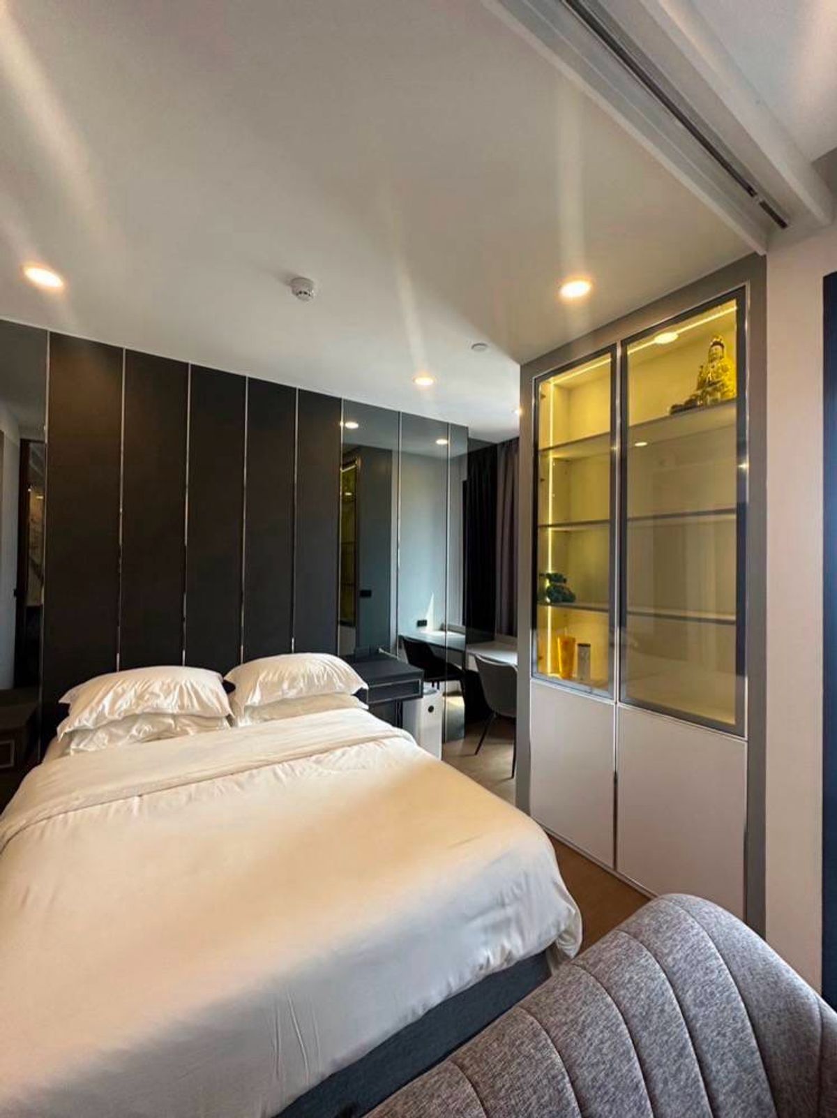 For SaleCondoSiam Paragon ,Chulalongkorn,Samyan : Ashton Chula Silom【𝐒𝐄𝐋𝐋 & 𝐑𝐄𝐍𝐓】🔥Luxury, private design, and tranquility in this thoughtfully designed room🔥  Contact Line ID: @hacondo
