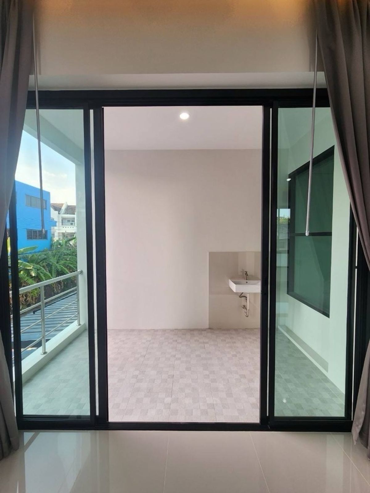 For RentHome OfficePattanakan, Srinakarin : Home Office for Rental Development, Prawet District (outside of the project is private), 2 parking spaces, company registration Rent a Back Office office, find something to eat, convenient to live, easy to live
