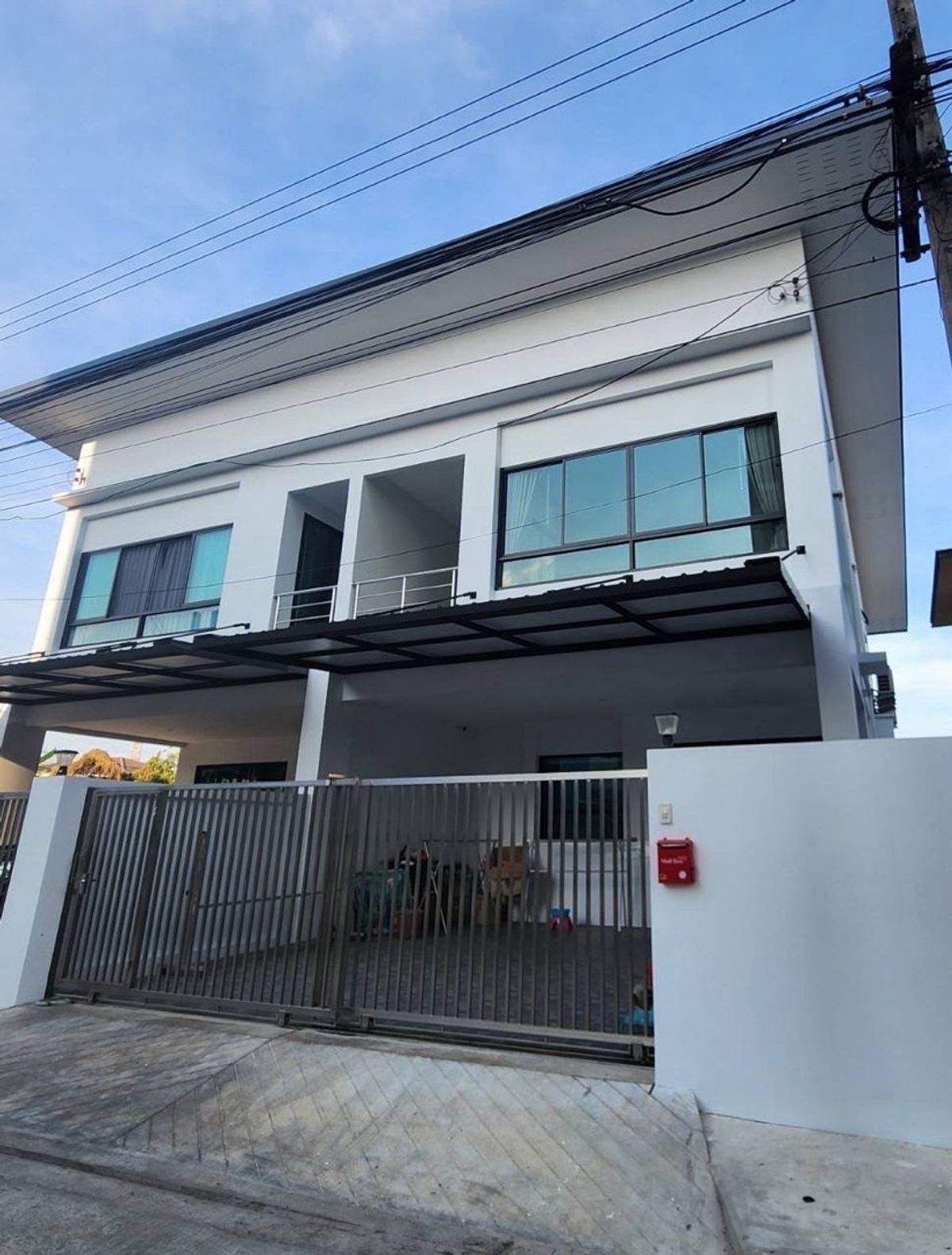 For RentHome OfficePattanakan, Srinakarin : Home Office for Rental Development, Prawet District (outside of the project is private), 2 parking spaces, company registration Rent a Back Office office, find something to eat, convenient to live, easy to live