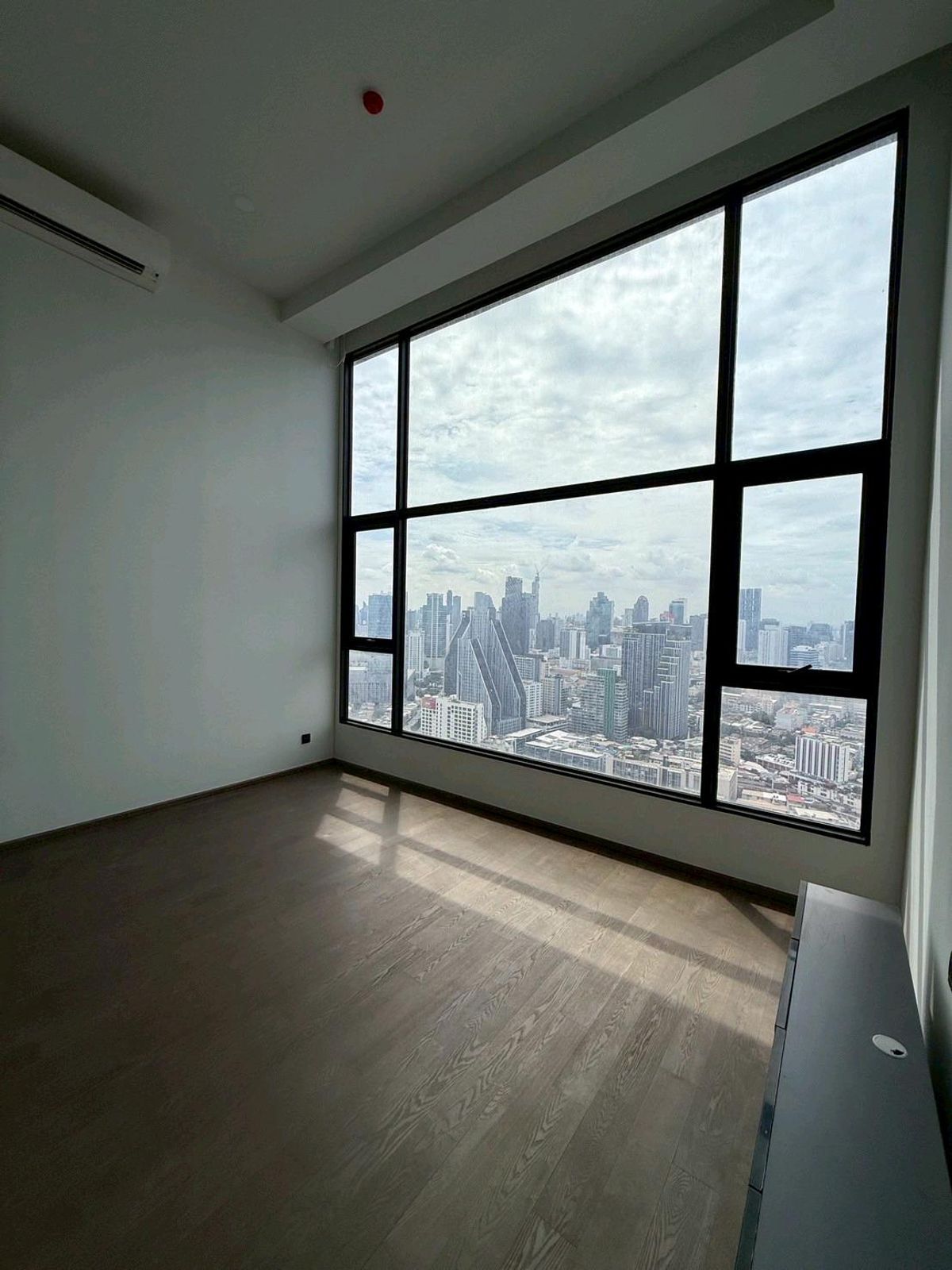 For SaleCondoSiam Paragon ,Chulalongkorn,Samyan : Park Origin Chula Samyan【𝐒𝐄𝐋𝐋】🔥Cozy and warm, using wood tones and soft lighting to create a relaxing atmosphere🔥  Contact Line ID: @hacondo