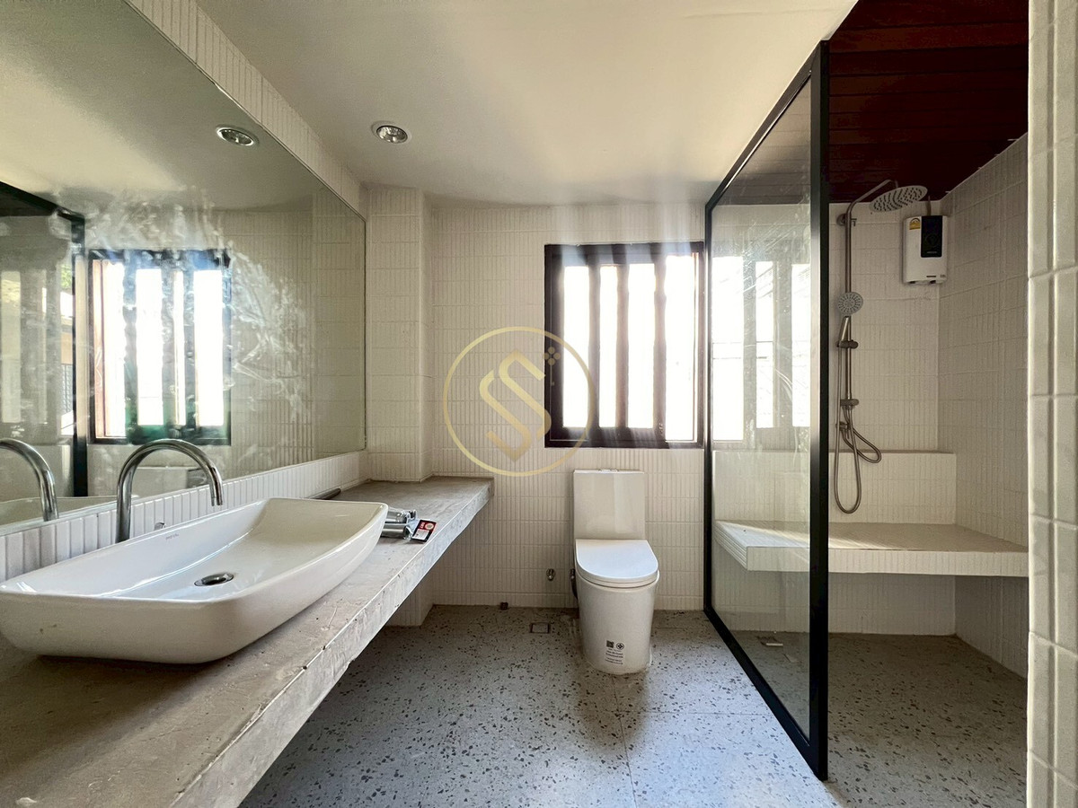 ให้เช่าบ้านสะพานควาย จตุจักร : ให้เช่าบ้านเดี่ยว 2 ชั้น ติดถนนประติพัทธ์ บ้านเดี่ยวดีไซน์สวย มีเอกลักษณ์ ตรงข้ามร้านพริกหยวก ติดถนนประดิพัทธ์ 