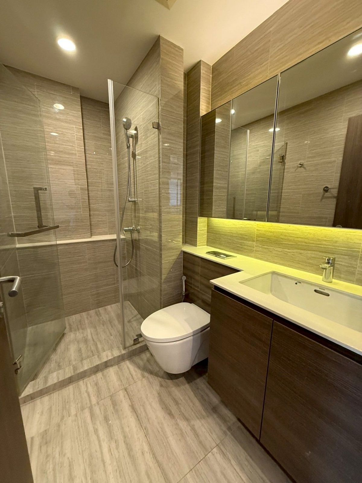 For RentCondoOnnut, Udomsuk : For RENT: WHIZDOM Essence Condominium (BTS PUNNAWITHI) (RT-01)