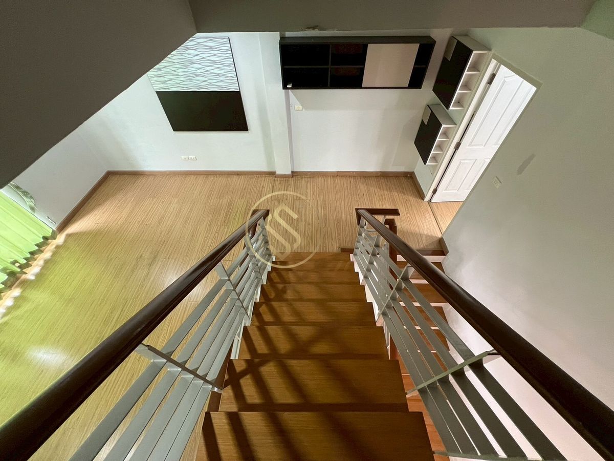 ขายทาวน์โฮมพัฒนาการ ศรีนครินทร์ : ขายด่วนบ้านทาวน์โฮม บ้านกลางเมือง เดอะ รอยัลโมนาโค ศรีนครินทร์ 24  ทาวน์โฮม 3 ชั้น ขนาด 20 ตารางวา พื้นที่ใช้สอย 175 ตรม.