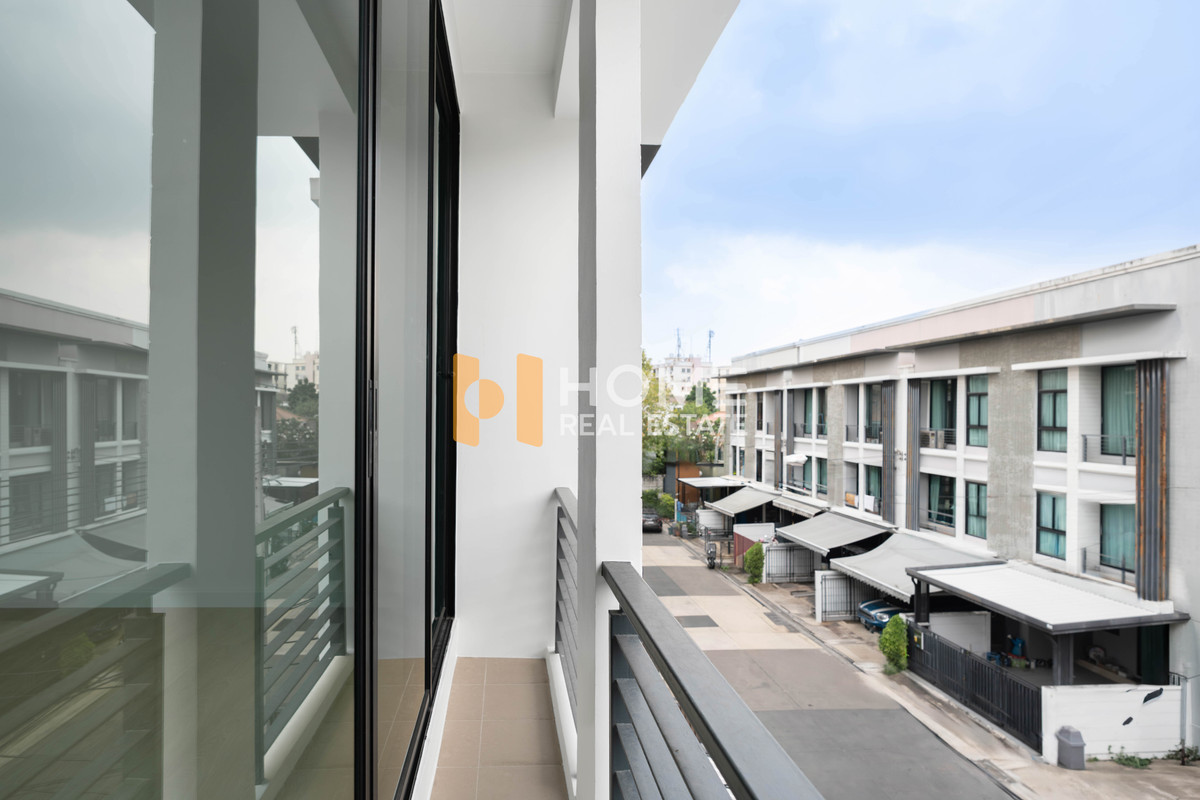 ขายทาวน์โฮมรามคำแหง หัวหมาก : ทาวน์โฮมรีโนเวทใหม่ ราคาดีมาก🔥 ทาวน์โฮม บ้านกลางเมือง พระราม 9 - รามคำแหง / 3 ห้องนอน (ขาย), Baan Klang Muang Rama 9 - Ramkhmahaeng / Townhome 3 Bedrooms (FOR SALE) AA626