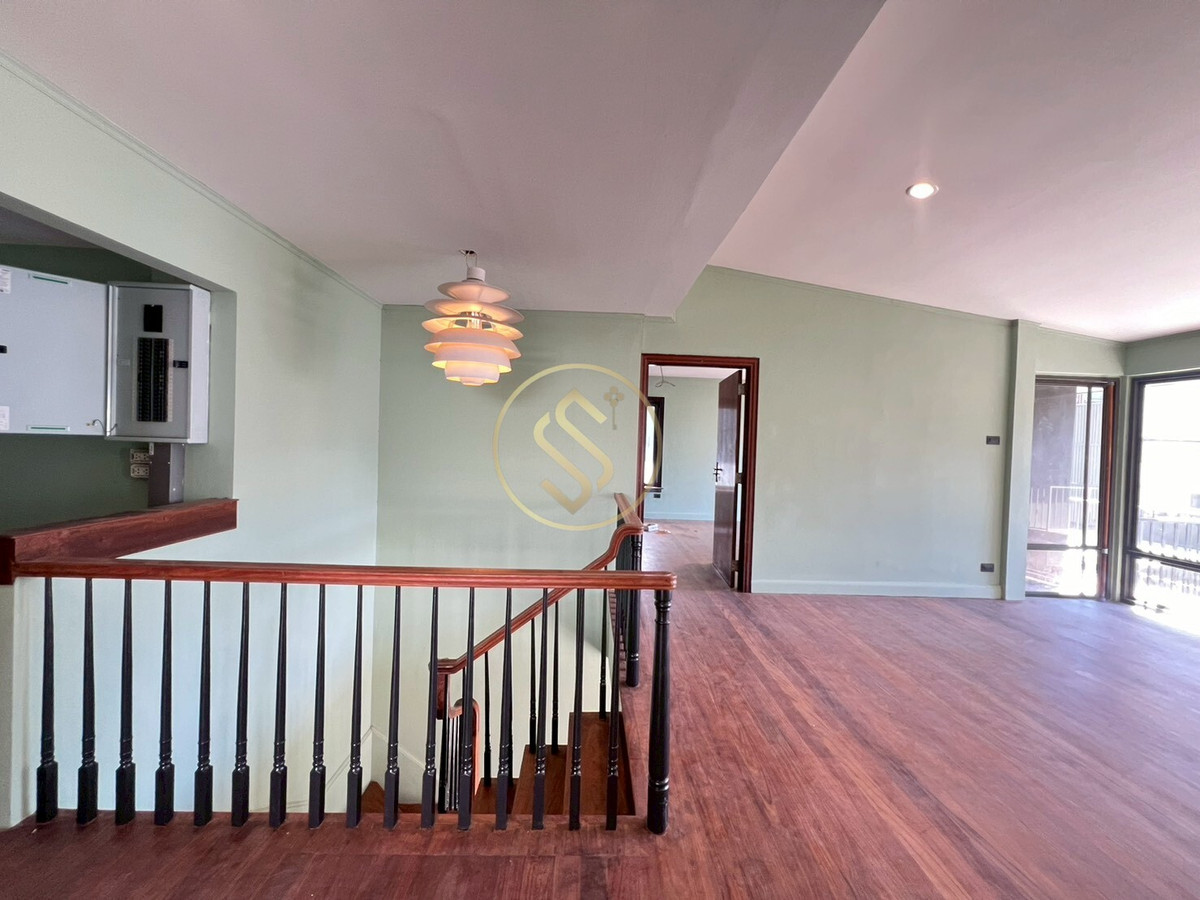 ให้เช่าบ้านสะพานควาย จตุจักร : ให้เช่าบ้านเดี่ยว 2 ชั้น ติดถนนประติพัทธ์ บ้านเดี่ยวดีไซน์สวย มีเอกลักษณ์ ตรงข้ามร้านพริกหยวก ติดถนนประดิพัทธ์ 