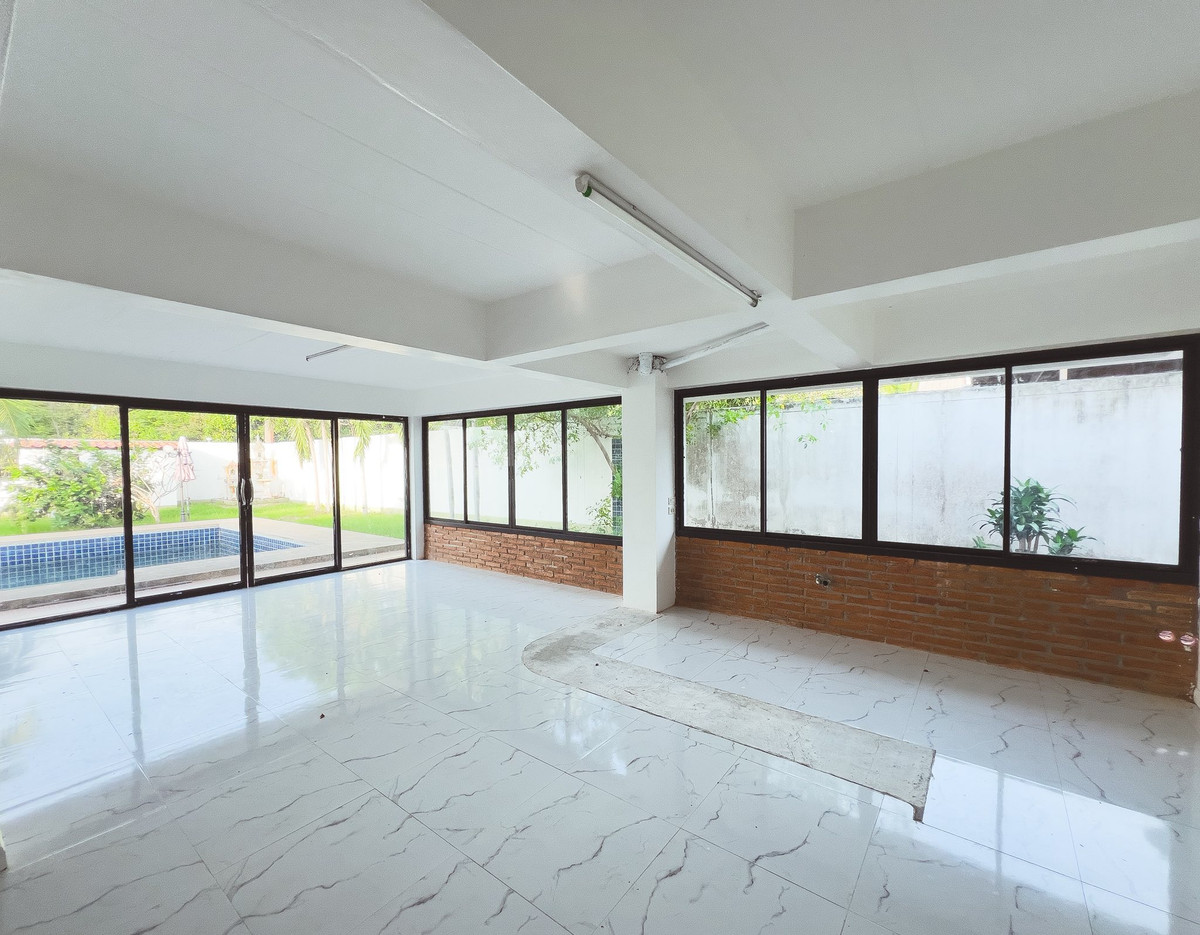 For SaleHousePattaya, Bangsaen, Chonburi : House for sale in Pattaya With a private pool over 1 rai