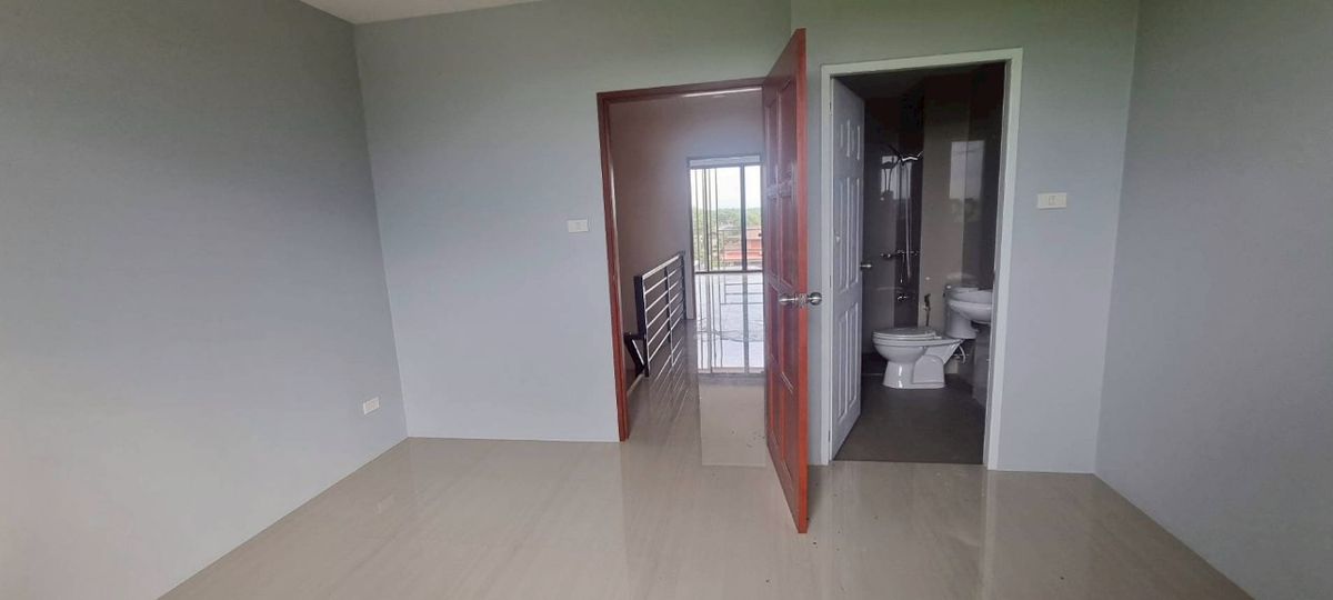 Shop HouseChachoengsao : Selling and renting a 3.5 -story luxury commercial building on the 3481 road, Nang Nam Priao District, Chachoengsao Province