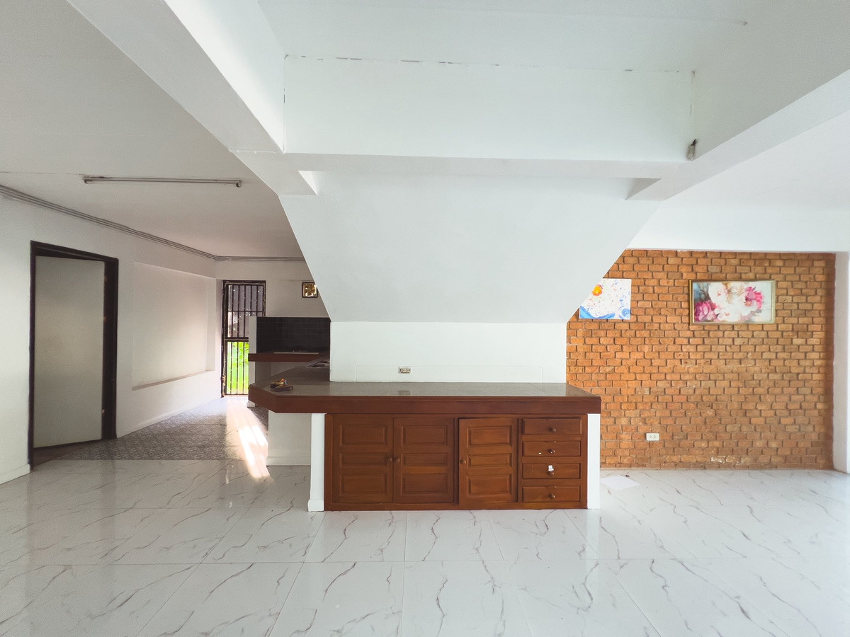 For SaleHousePattaya, Bangsaen, Chonburi : House for sale in Pattaya With a private pool over 1 rai