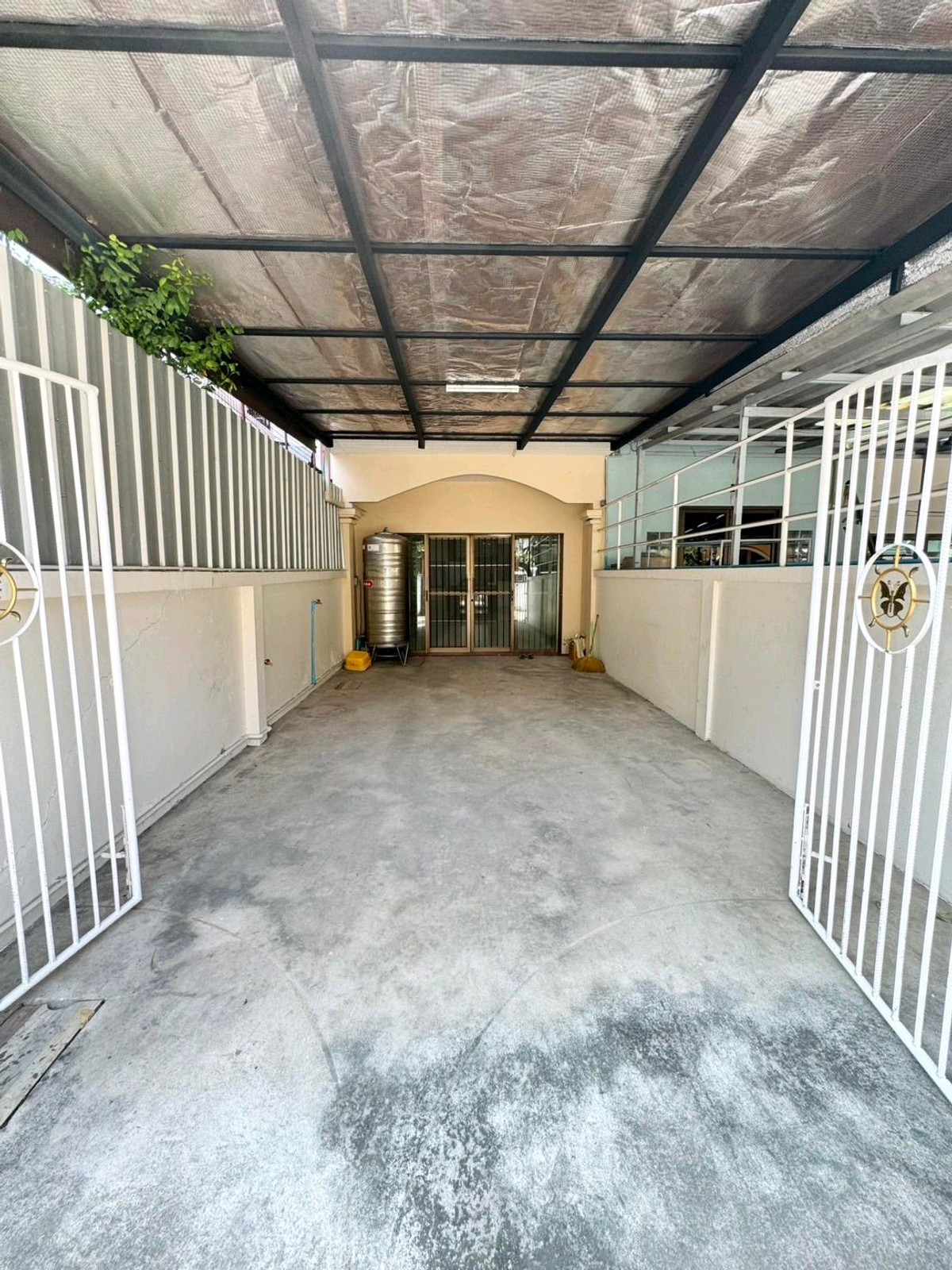 ให้เช่าโฮมออฟฟิศโชคชัย4 ลาดพร้าว71 : ให้เช่า ทาวน์โฮม โซนลาดพร้าว ซ.64 (ต้นซอย)