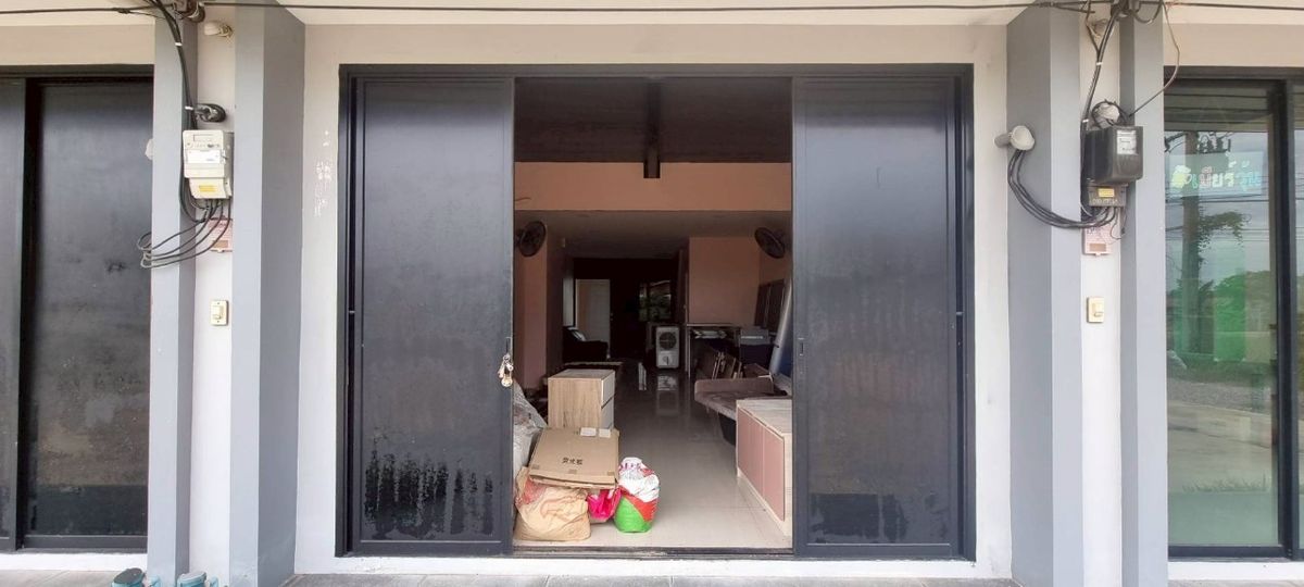 Shop HouseChachoengsao : Selling and renting a 3.5 -story luxury commercial building on the 3481 road, Nang Nam Priao District, Chachoengsao Province