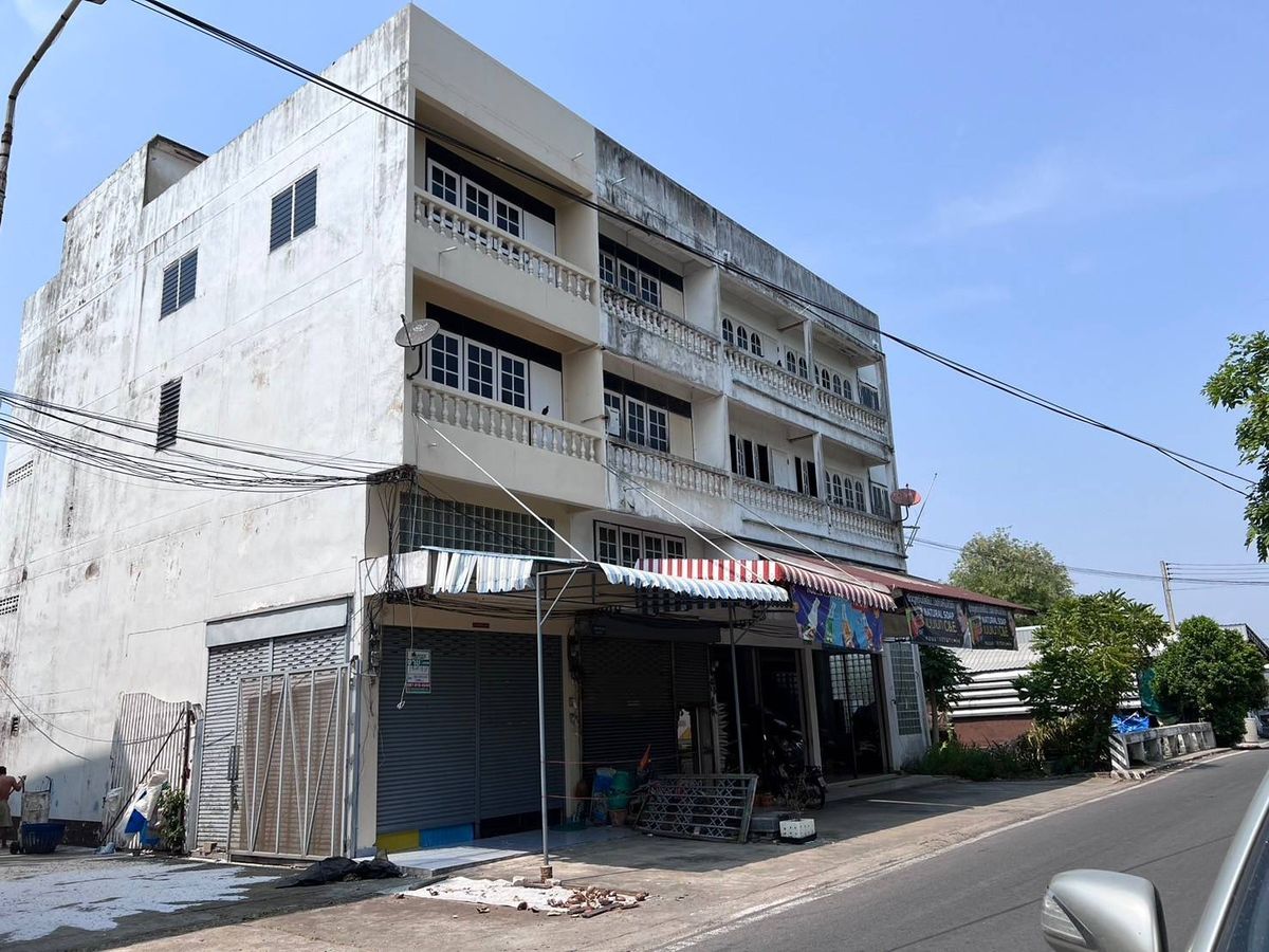 ขายอาคารพาณิชย์นครปฐม : ขาย อาคารพาณิชย์ 3 ชั้นครึ่ง ติดถนนทางเข้าตลาดเทศบาลสามพราน เหมาะทำธุรกิจค้าขาย ห้องเช่า