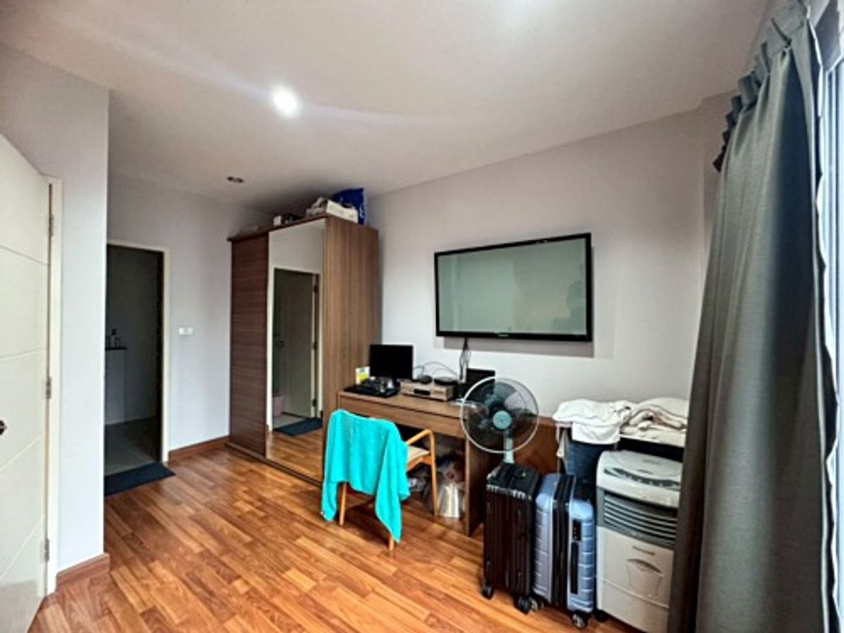 For SaleTownhomePattanakan, Srinakarin : Special opportunity! 3 -story townhouse for sale, brand new condition Ready Golden Location Development 44 (N.1884)