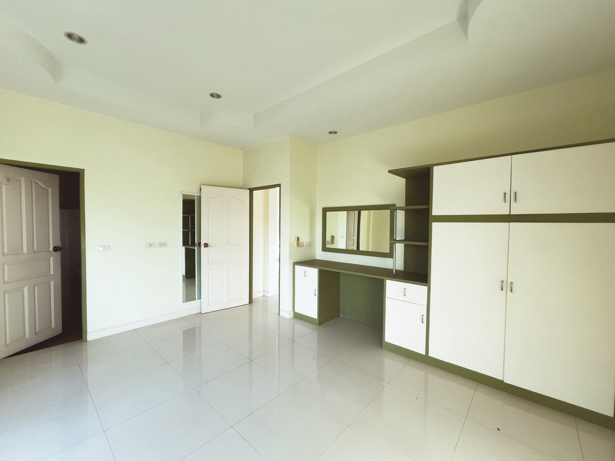 For SaleHousePattaya, Bangsaen, Chonburi : House for sale in Pattaya With a private pool over 1 rai