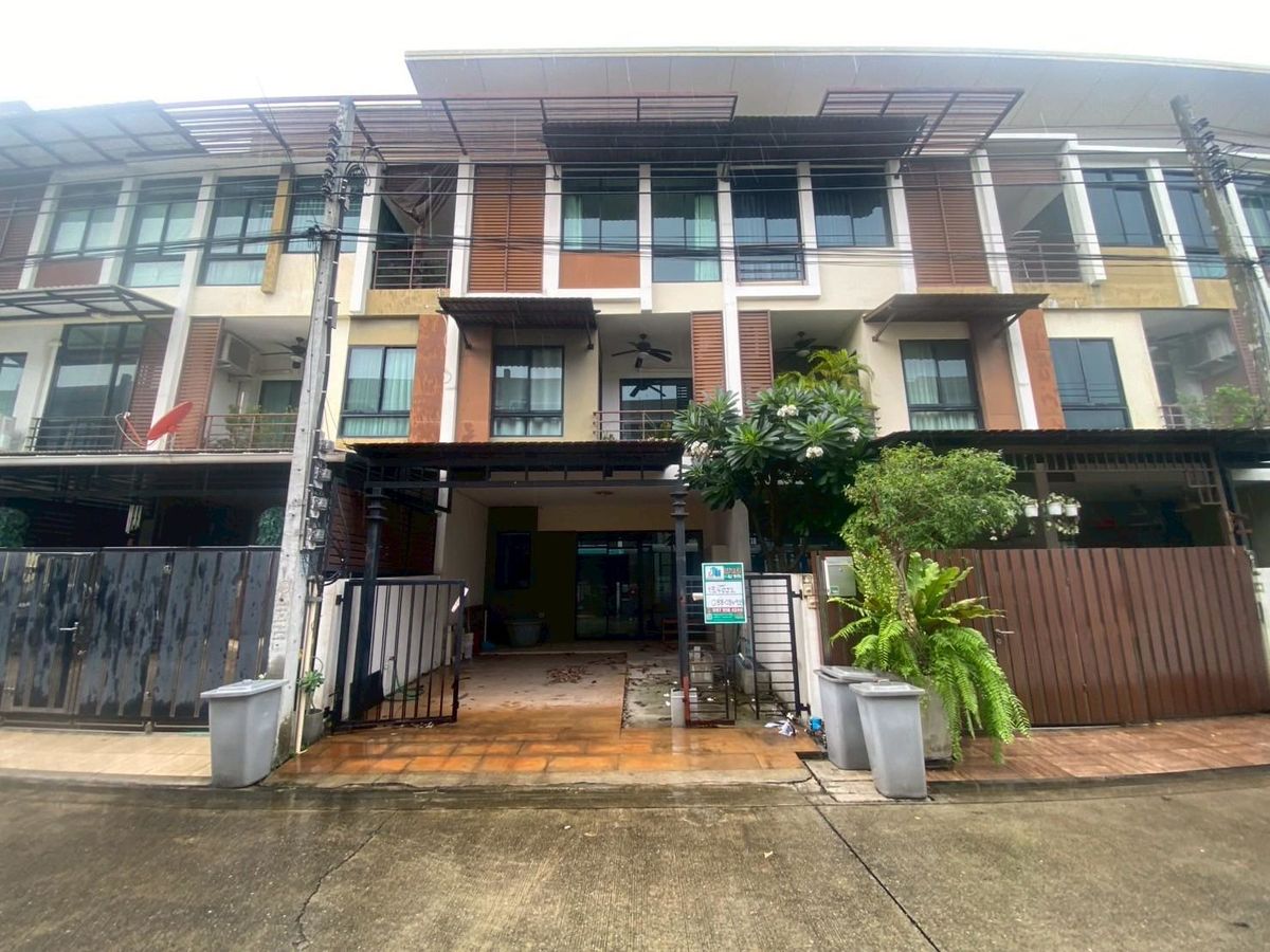 For SaleTownhomeVipawadee, Don Mueang, Lak Si : Three -story townhome for sale Signature Vibhavadi 60 project, beautiful house, good location, ready to stay